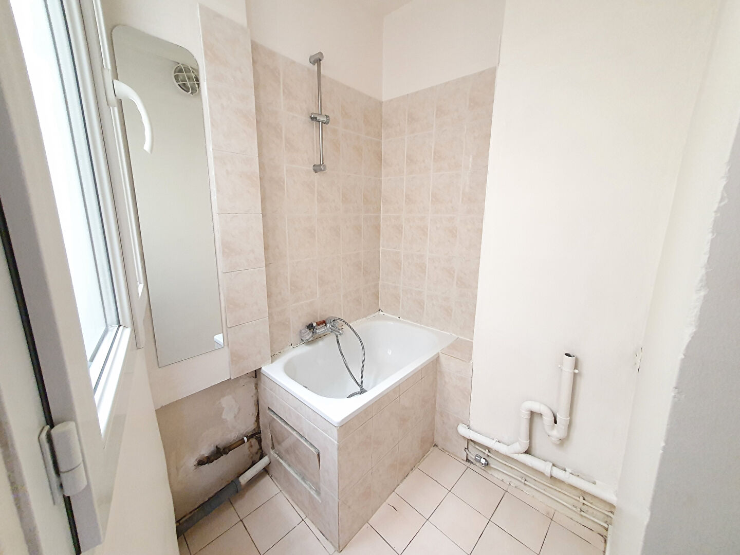 DEUX PIECES DE 31M² A RÉNOVER 8