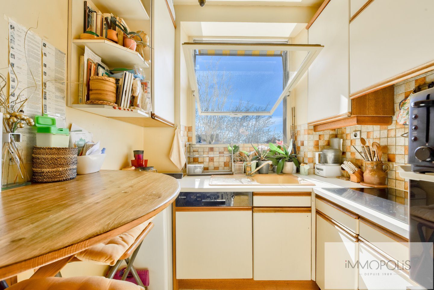 Duplex avec vue dégagée en plein coeur des Abbesses. 11