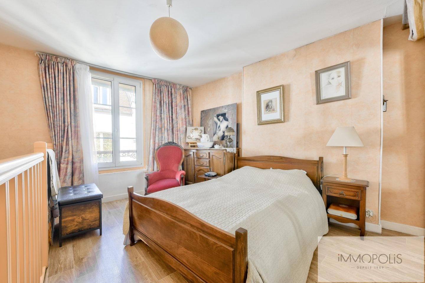 Duplex avec vue dégagée en plein coeur des Abbesses. 14