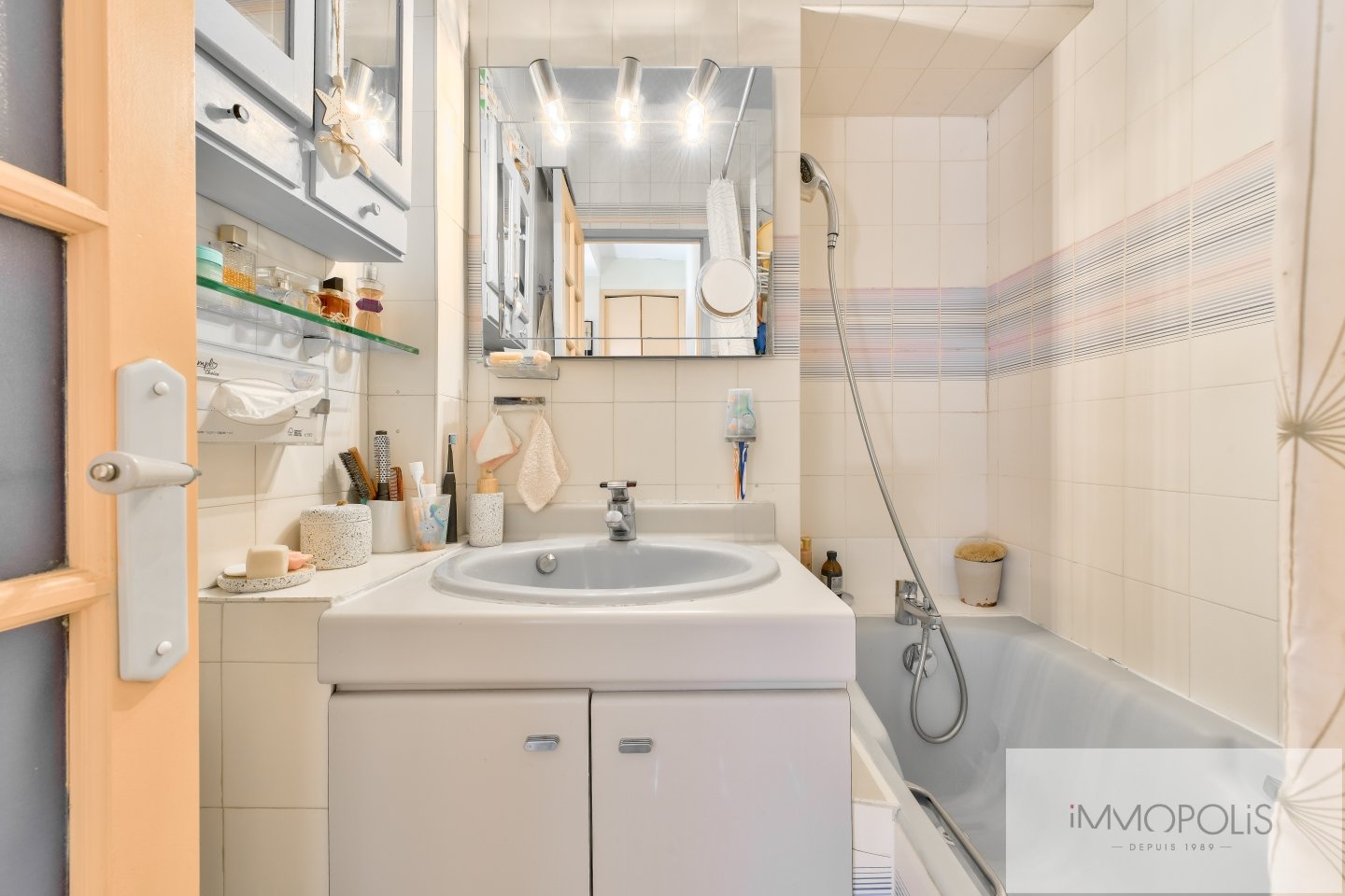 Duplex avec vue dégagée en plein coeur des Abbesses. 15