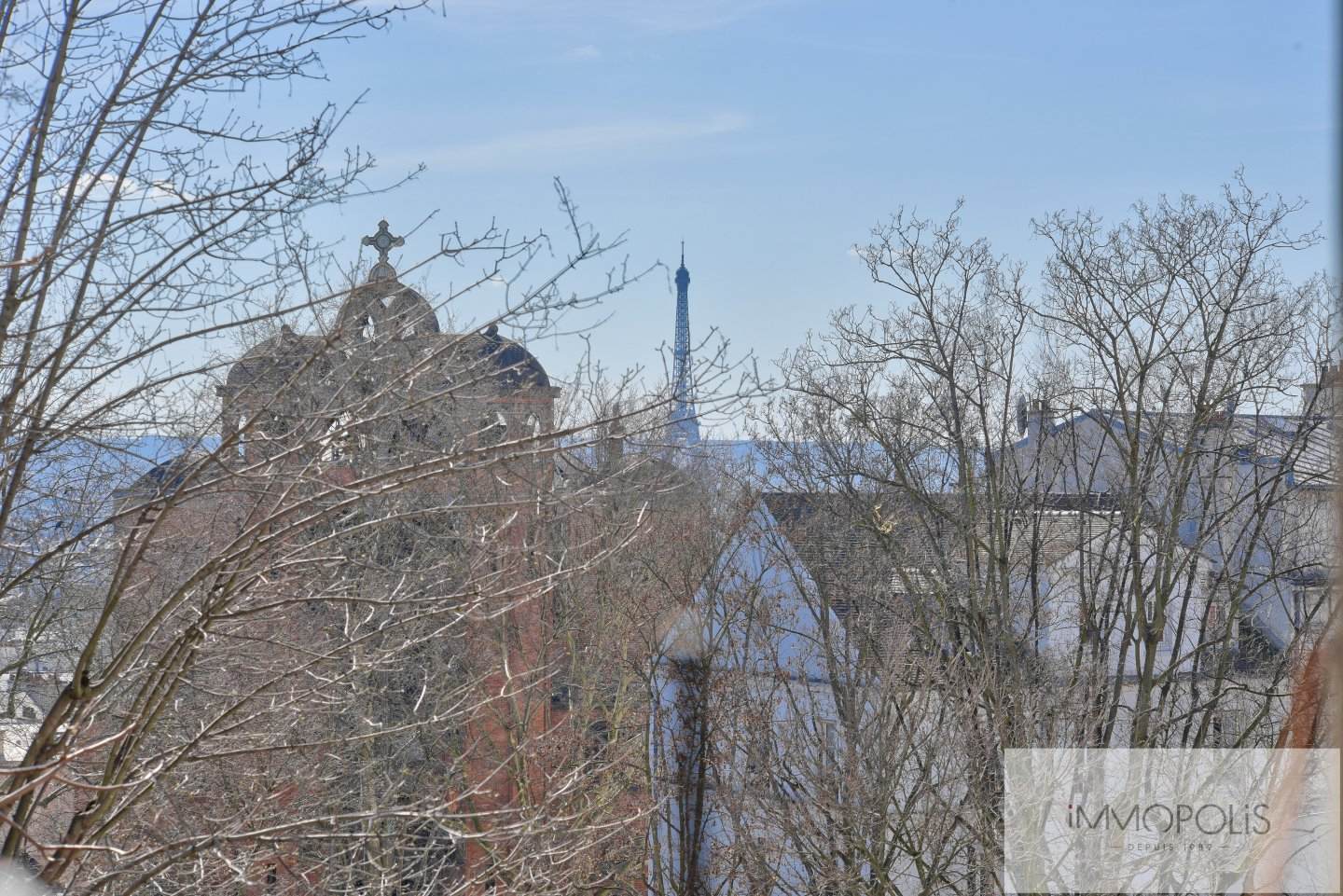 Duplex avec vue dégagée en plein coeur des Abbesses. 2