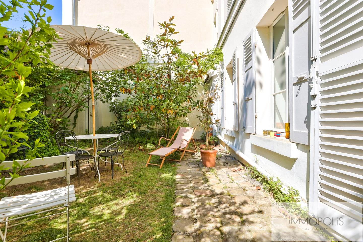 « Comme une maison » Avenue Junot. Off-market. 10