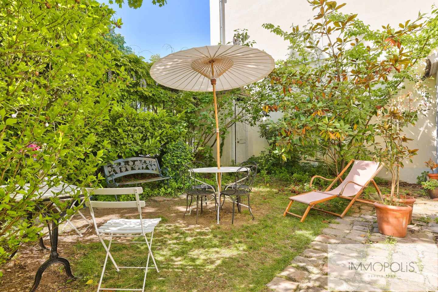 « Comme une maison » Avenue Junot. Off-market. 9