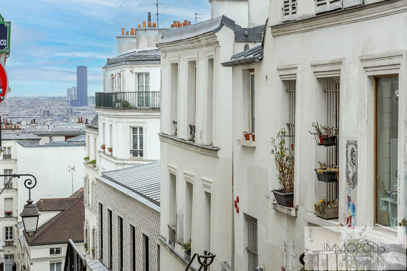 Viager occupé : Studio plein sud avec vue sur les toits de Paris, Rue Berthe, Montmartre 13
