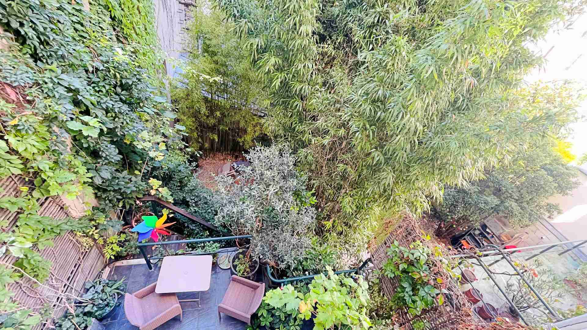 Montmartre, charmant studio donnant plein sud sur des jardins : le calme absolu ! 7