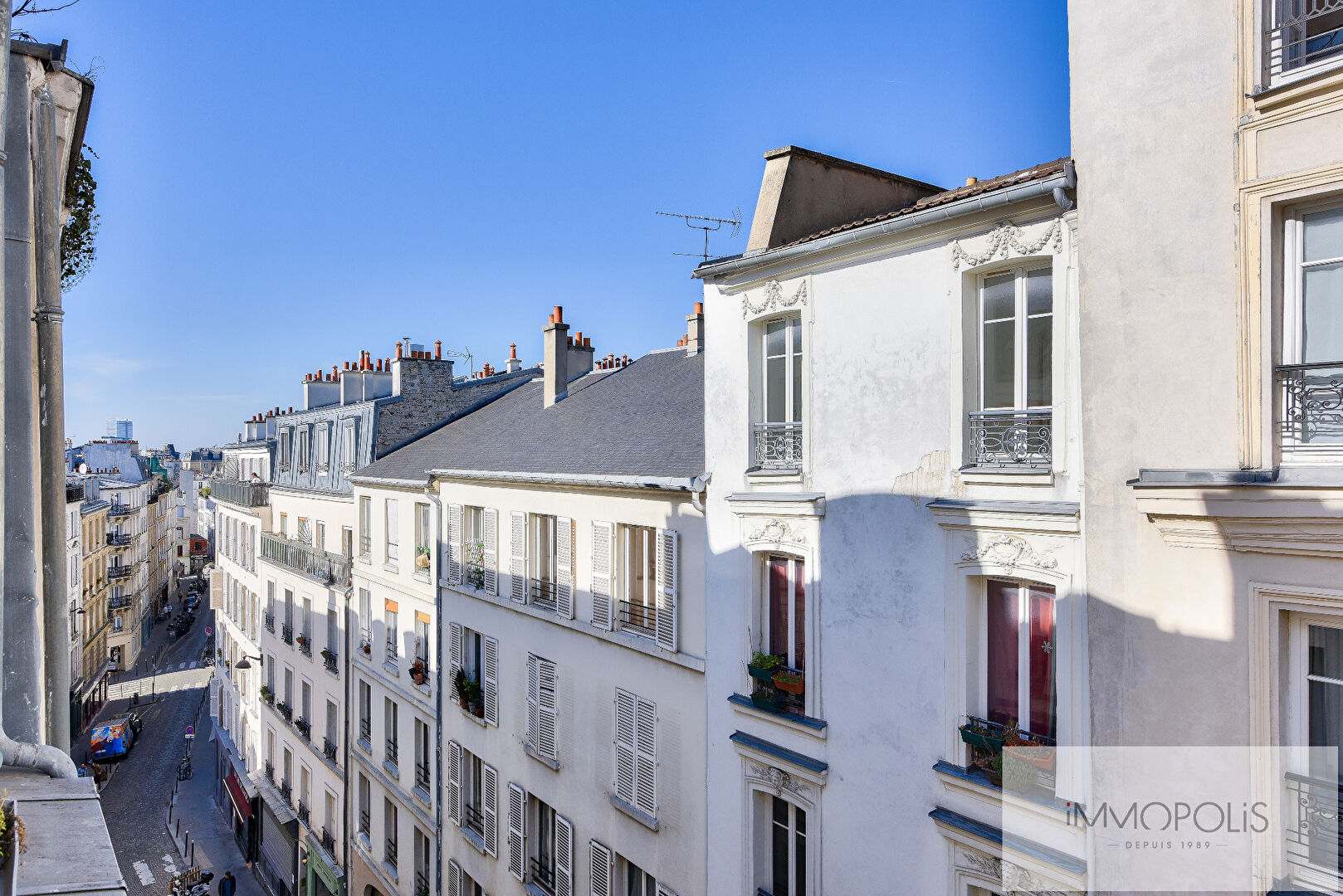 Montmartre, studio lumineux et optimisé, à deux pas des Abbesses et du Bateau-Lavoir, entièrement rénové avec soin. 1