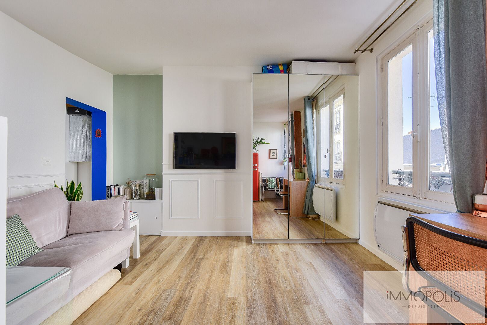 Montmartre, studio lumineux et optimisé, à deux pas des Abbesses et du Bateau-Lavoir, entièrement rénové avec soin. 12