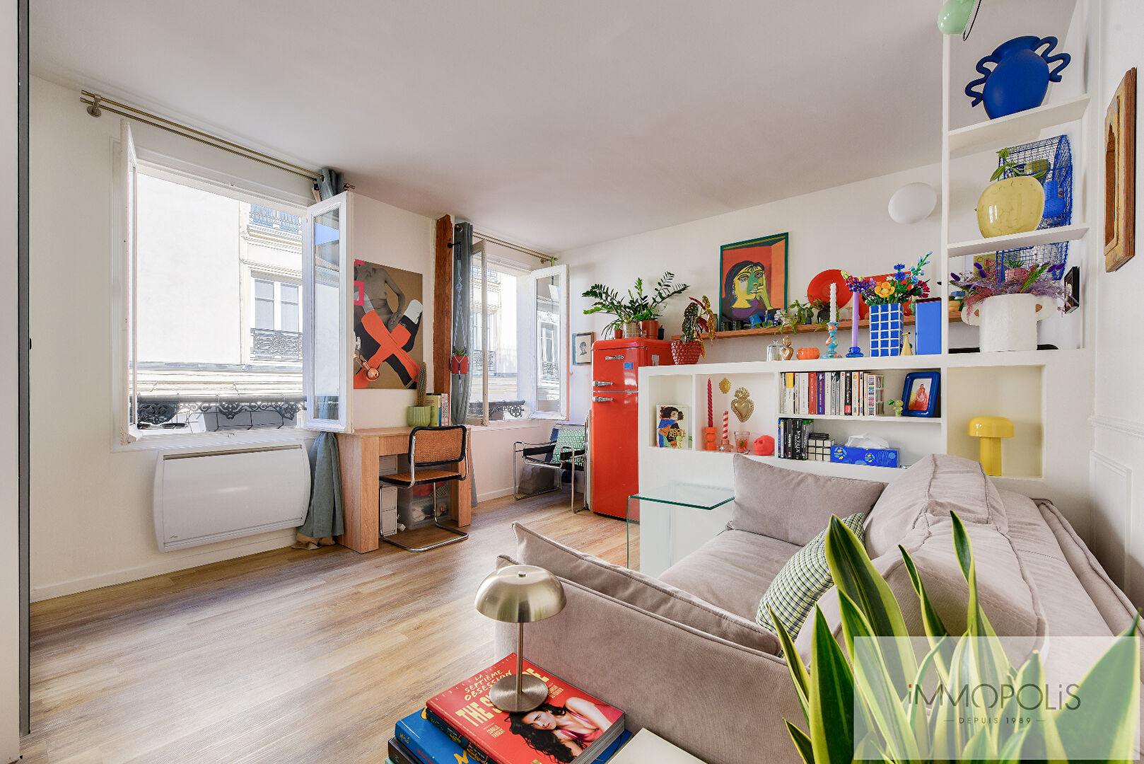 Montmartre, studio lumineux et optimisé, à deux pas des Abbesses et du Bateau-Lavoir, entièrement rénové avec soin. 2
