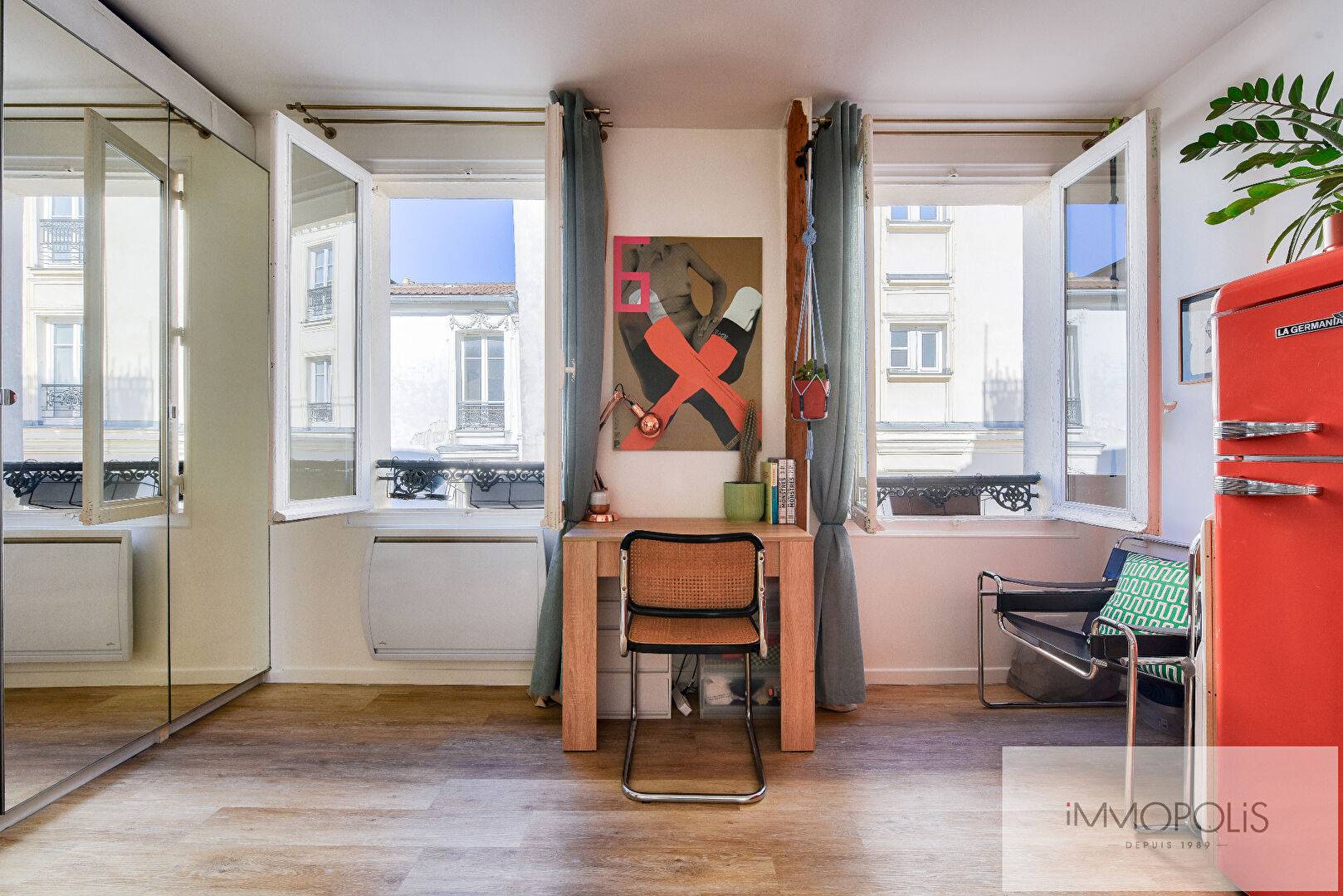 Montmartre, studio lumineux et optimisé, à deux pas des Abbesses et du Bateau-Lavoir, entièrement rénové avec soin. 3
