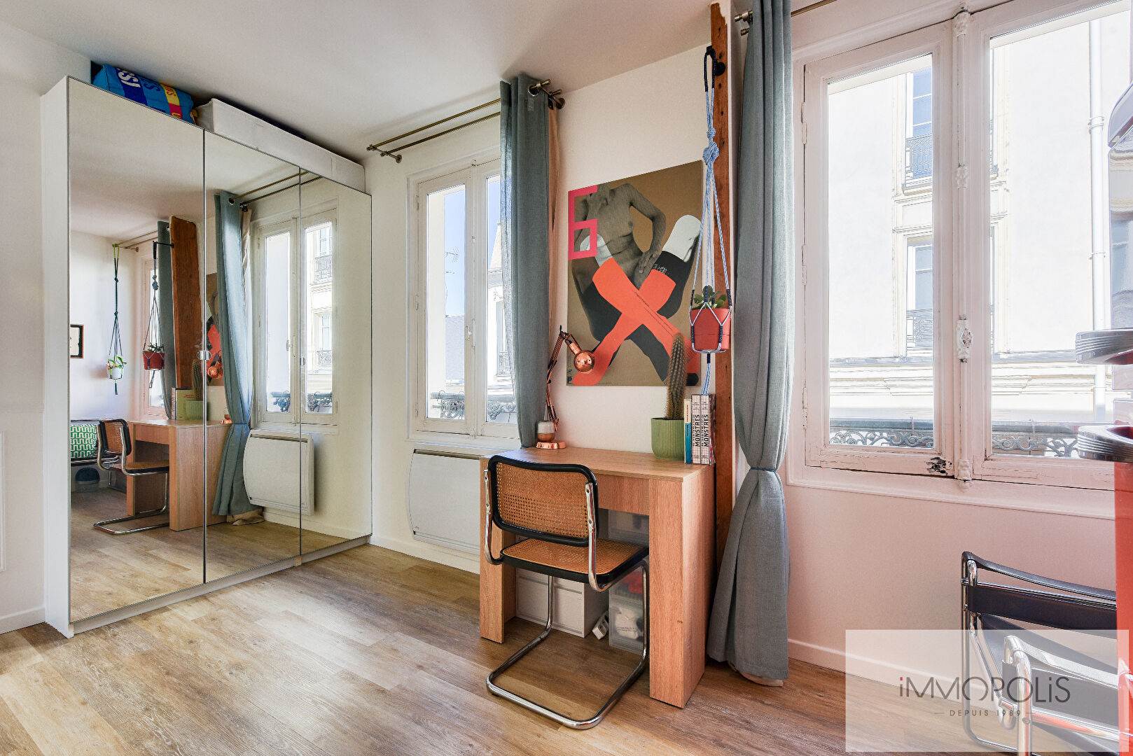 Montmartre, studio lumineux et optimisé, à deux pas des Abbesses et du Bateau-Lavoir, entièrement rénové avec soin. 5