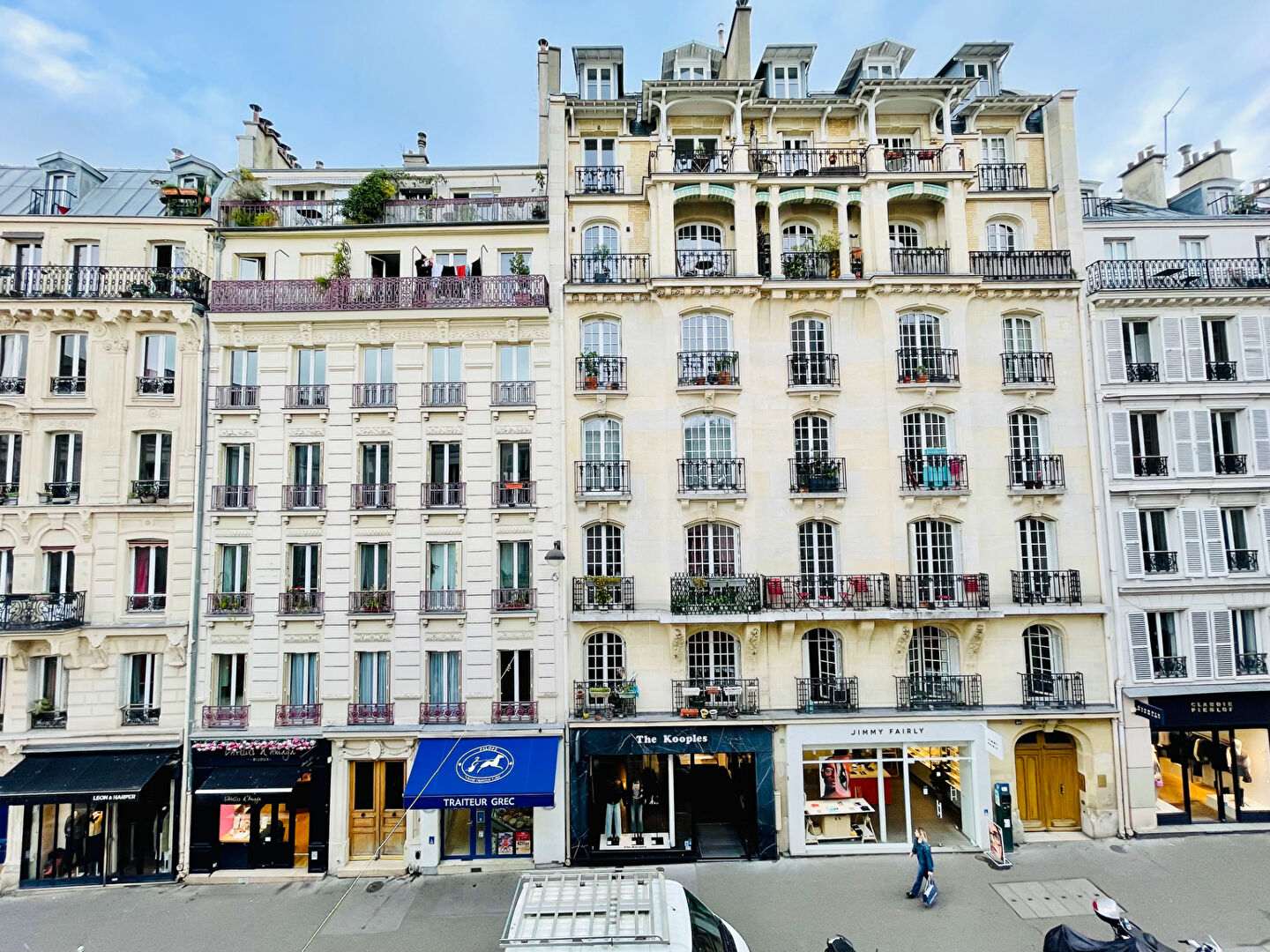 Montmartre : Charme et cachet sur la rue des Abbesses ! Excellent DPE D ! 4