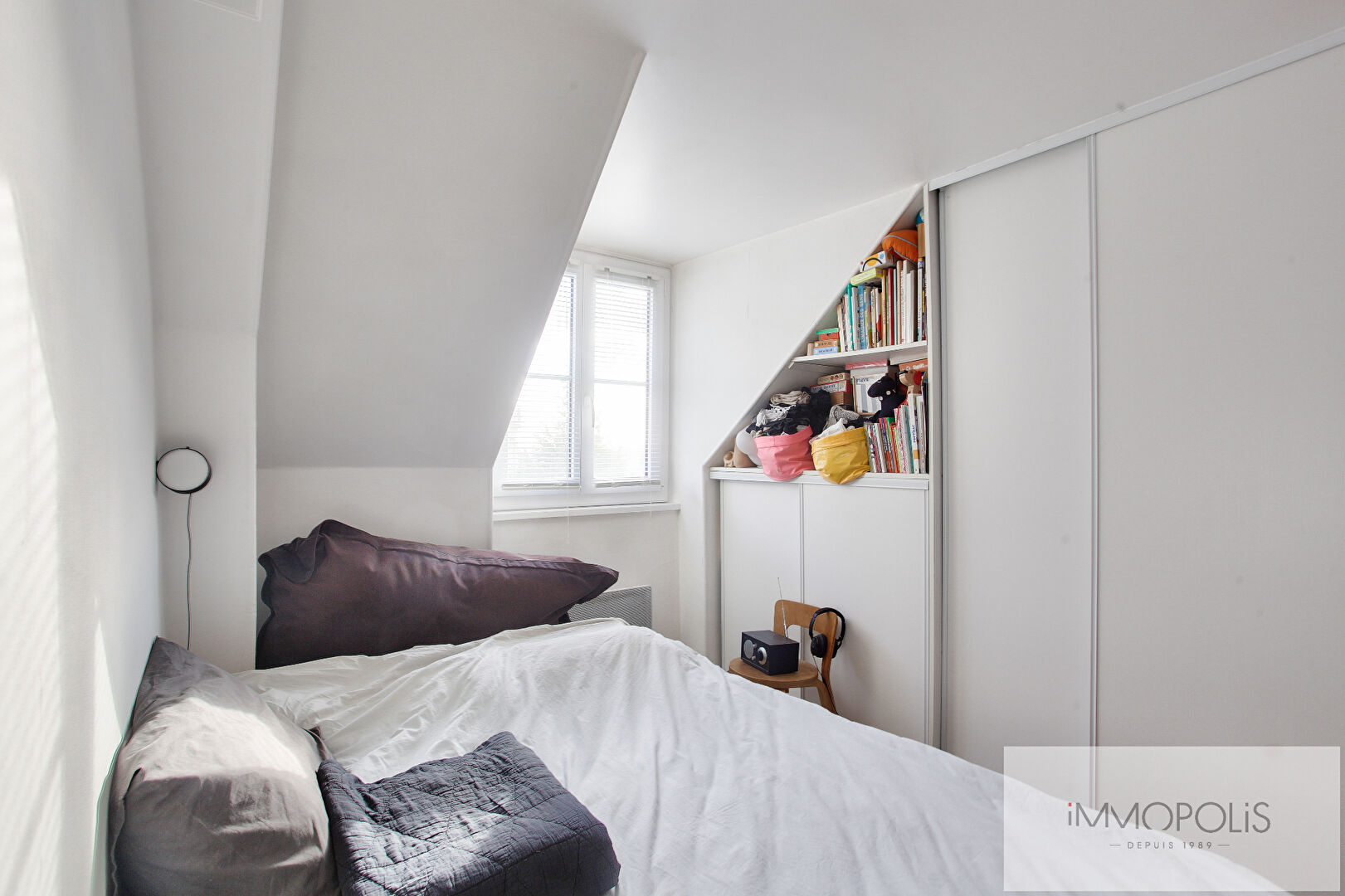 Appartement lumineux à Montmartre, Rue Ravignan, quartier des Abbesses, 3e et dernier étage, vis à vis ouvert ! 12