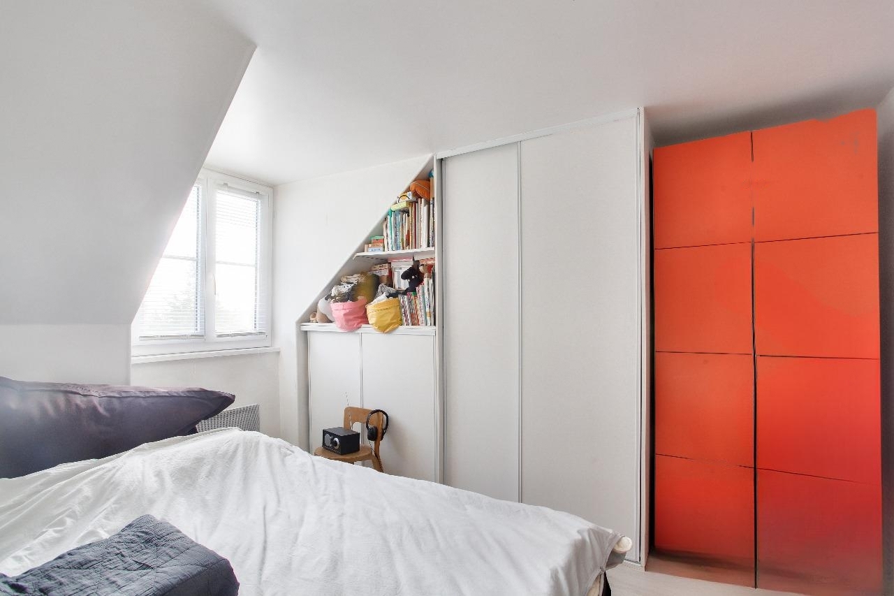 Appartement lumineux à Montmartre, Rue Ravignan, quartier des Abbesses, 3e et dernier étage, vis à vis ouvert ! 13