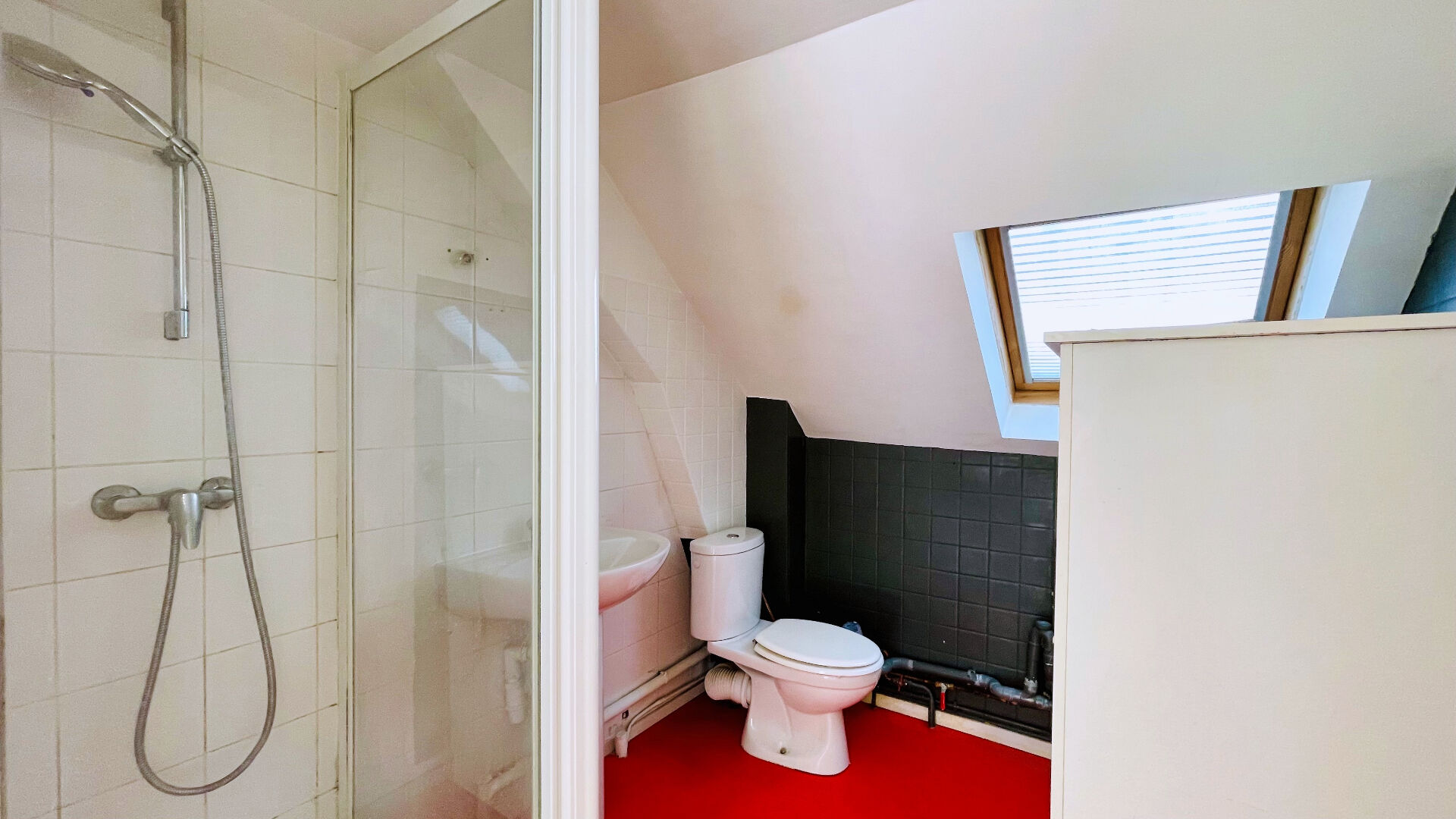 Appartement lumineux à Montmartre, Rue Ravignan, quartier des Abbesses, 3e et dernier étage, vis à vis ouvert ! 14