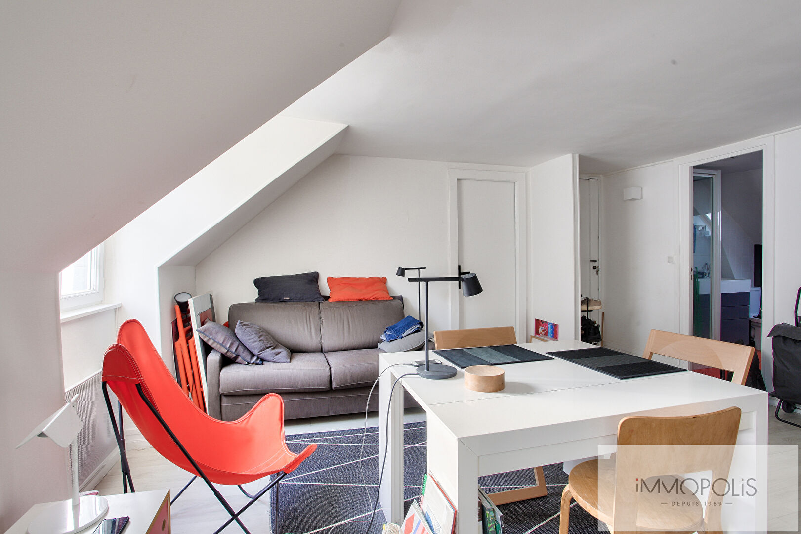 Appartement lumineux à Montmartre, Rue Ravignan, quartier des Abbesses, 3e et dernier étage, vis à vis ouvert ! 5
