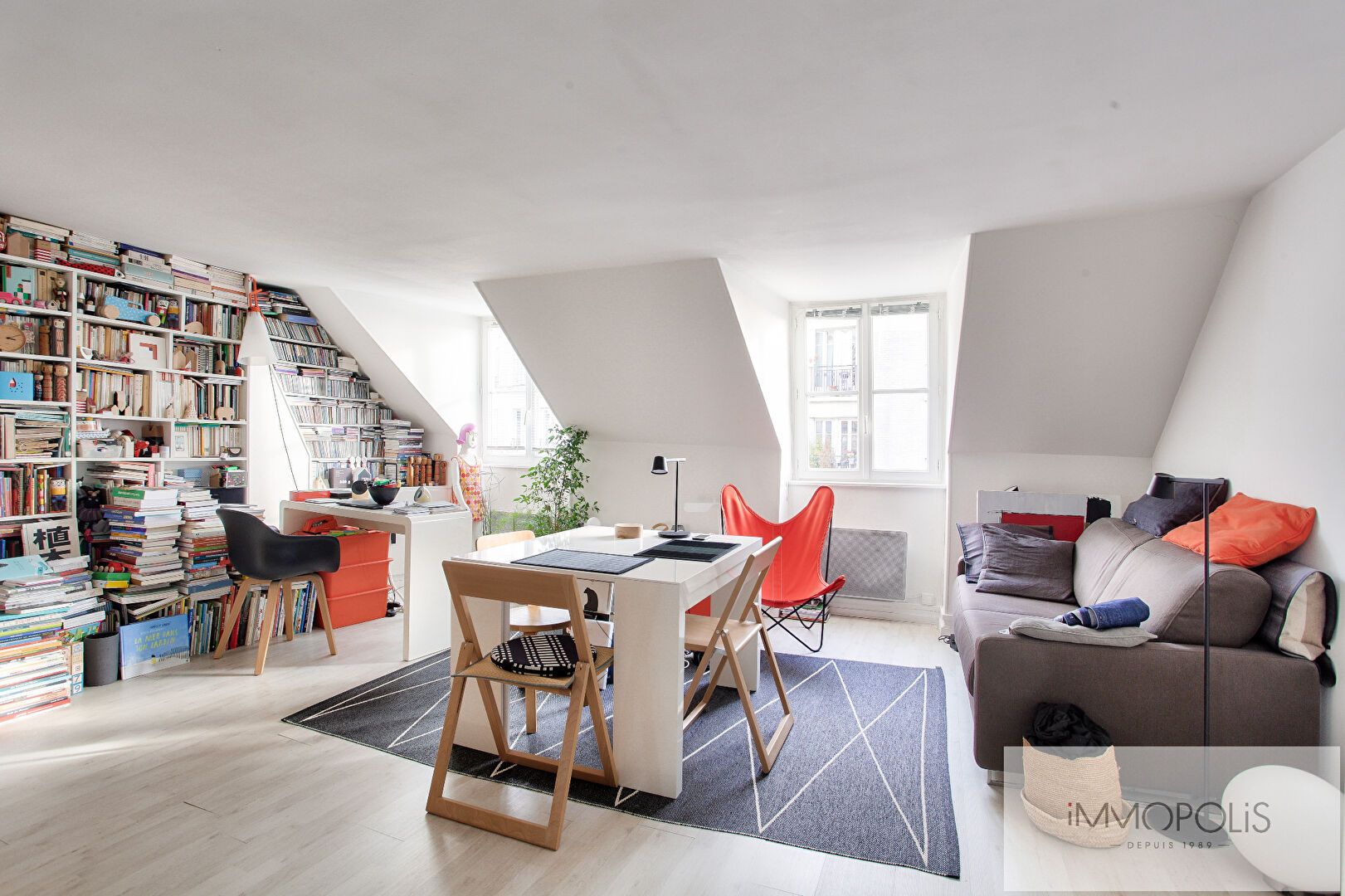 Appartement lumineux à Montmartre, Rue Ravignan, quartier des Abbesses, 3e et dernier étage, vis à vis ouvert ! 8