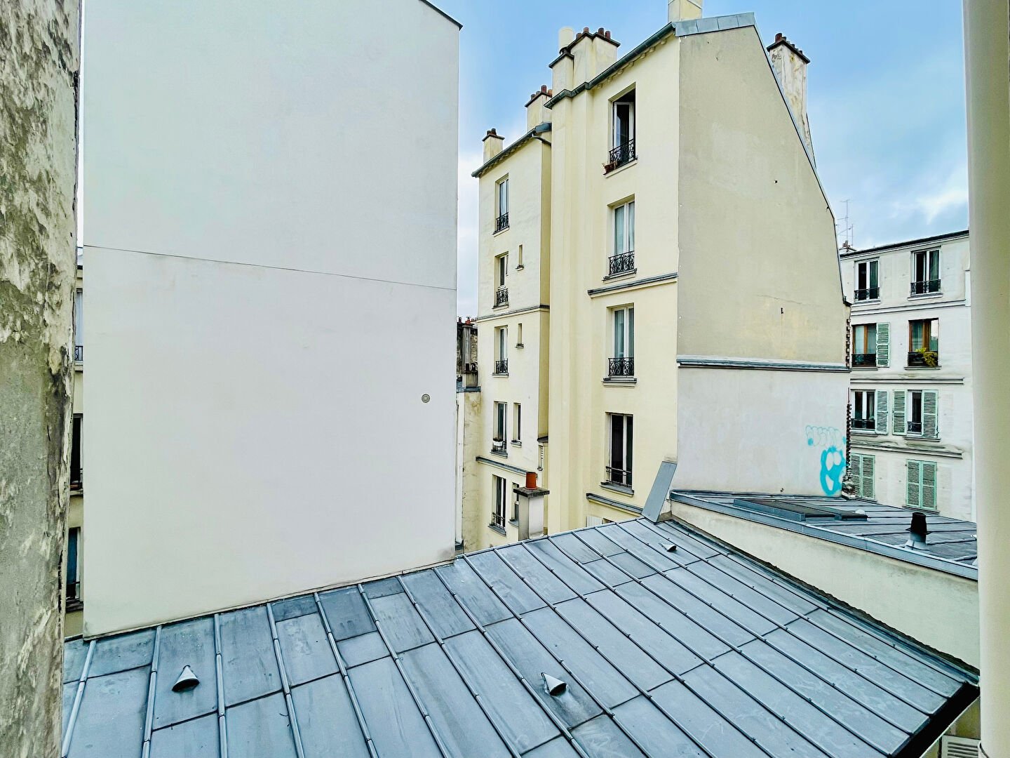 Montmartre : Charme et cachet sur la rue des Abbesses ! Excellent DPE D ! 8