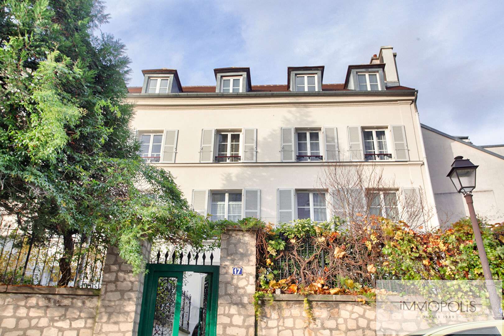 Appartement lumineux à Montmartre, Rue Ravignan, quartier des Abbesses, 3e et dernier étage, vis à vis ouvert ! 16