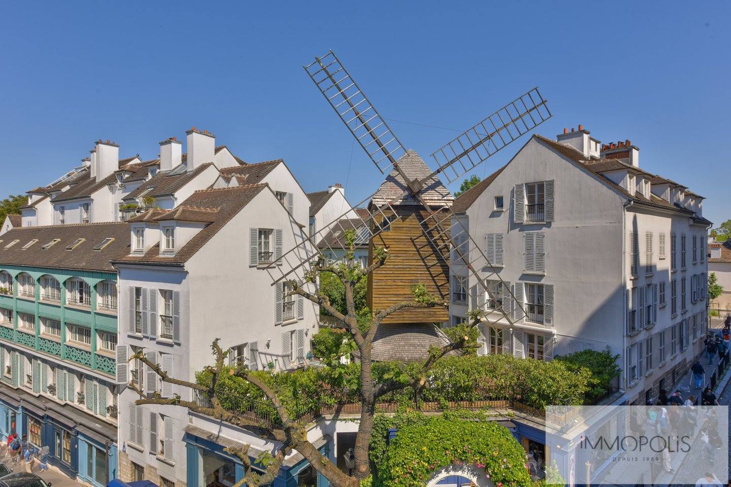 Montmartre – Vue exceptionnelle sur le Moulin de la Galette. 2