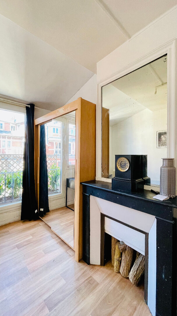 Début rue Cardinet : Studio lumineux en étage élevé, charme de l’ancien 9