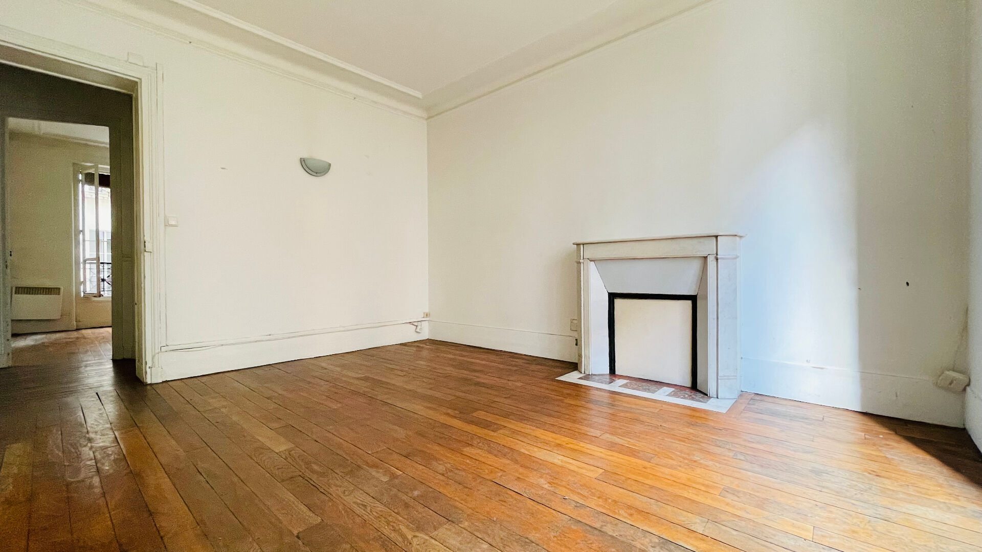 Appartement à moderniser : 3 pièces avec charme de l’ancien, rue Championnet (portion piétonne) 10