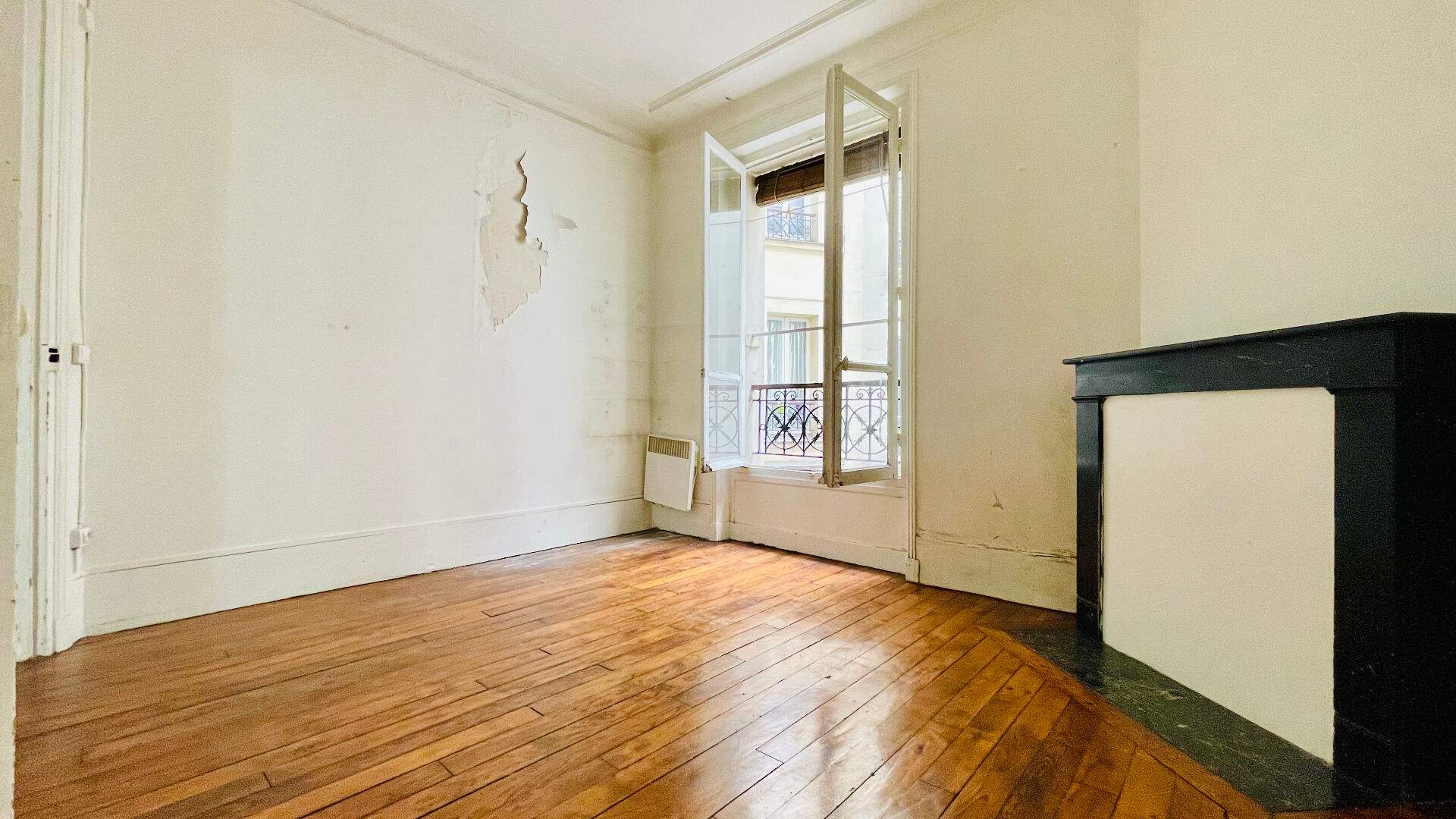 Appartement à moderniser : 3 pièces avec charme de l’ancien, rue Championnet (portion piétonne) 13