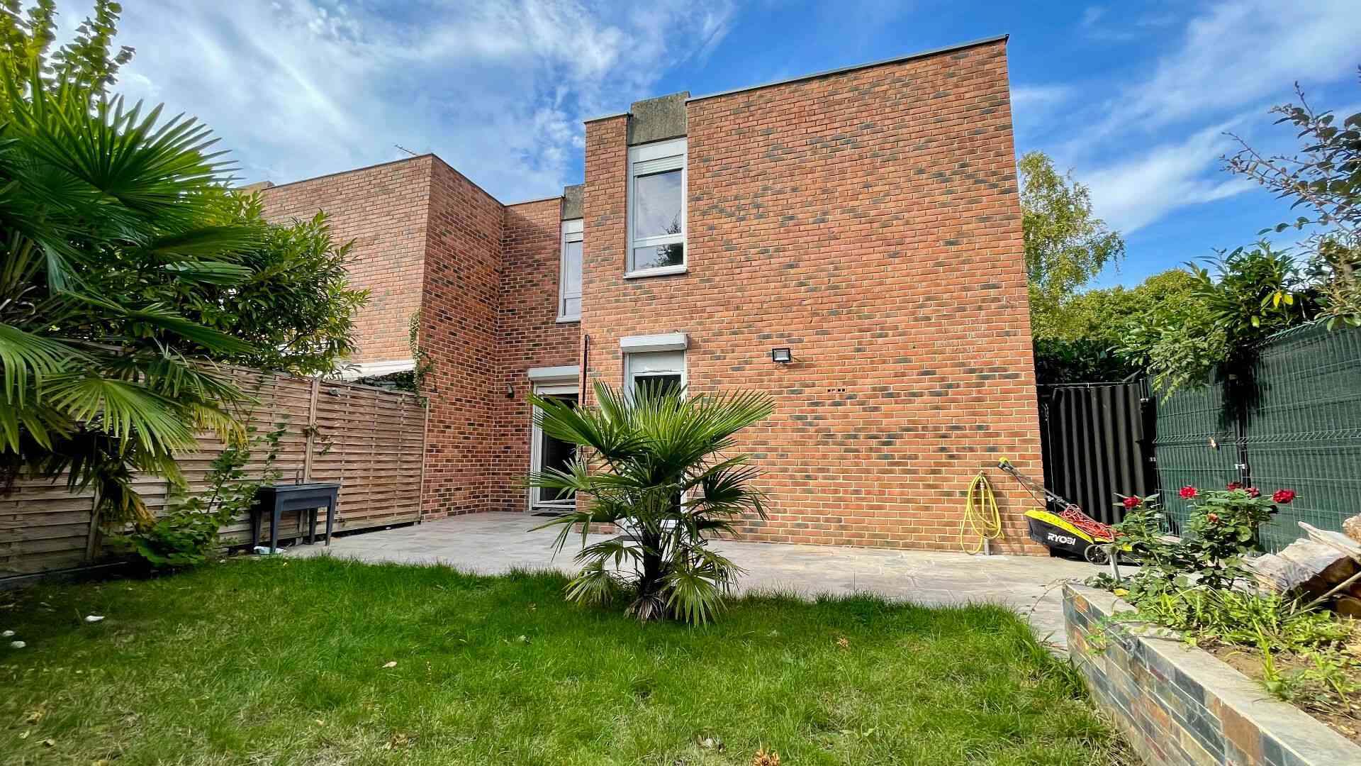 Maison familiale 5 pièces avec jardin et box à Bouffémont (95) 9
