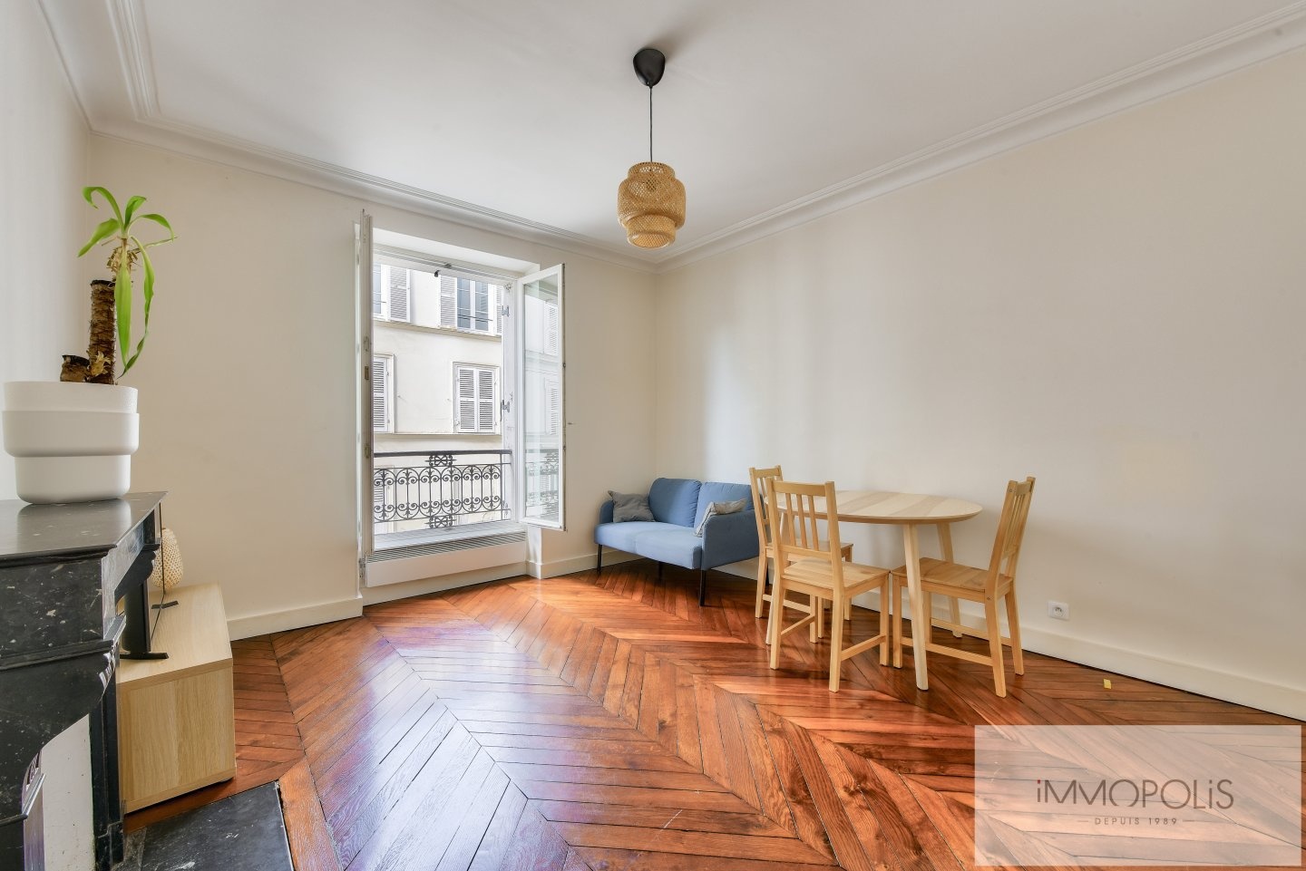 3 pièces 2 chambres en plein coeur des Abbesses. Rue Chappe. 1
