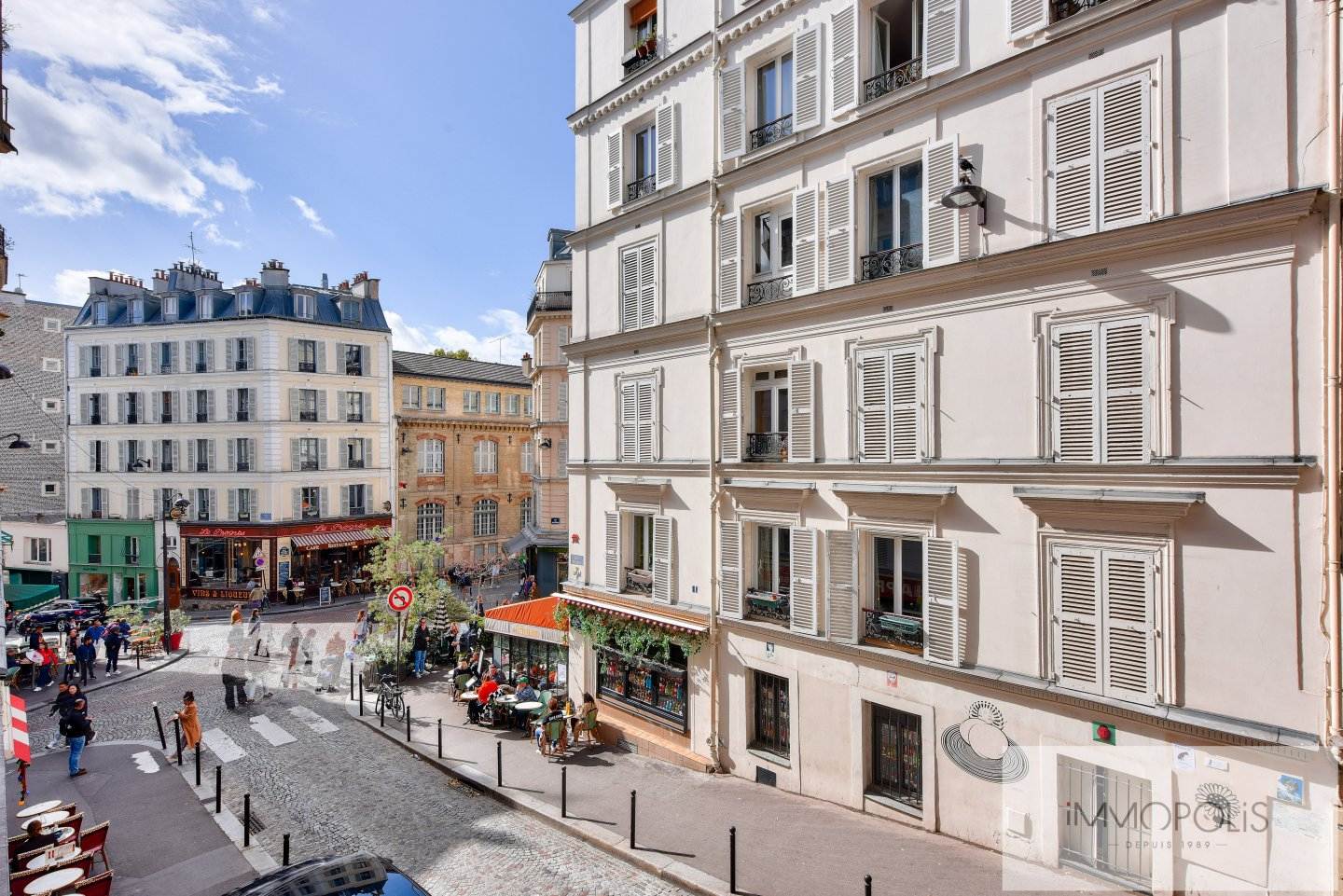 3 pièces 2 chambres en plein coeur des Abbesses. Rue Chappe. 2