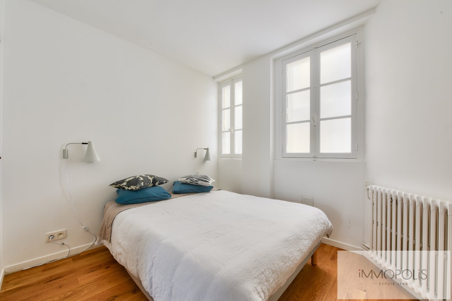Appartement entièrement rénové par architecte en plein coeur des Abbesses. 11