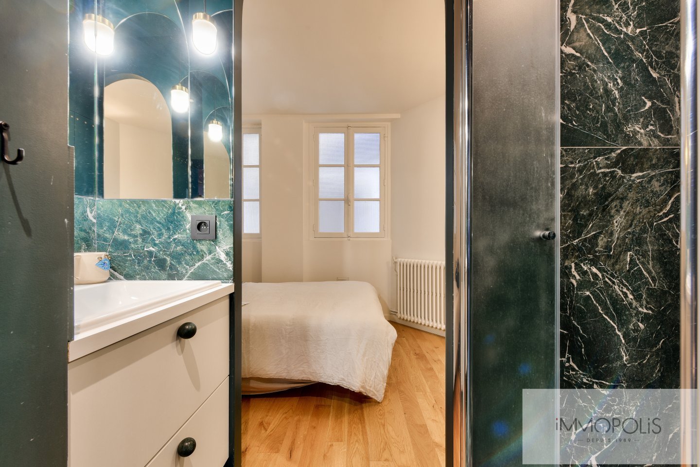 Appartement entièrement rénové par architecte en plein coeur des Abbesses. 13