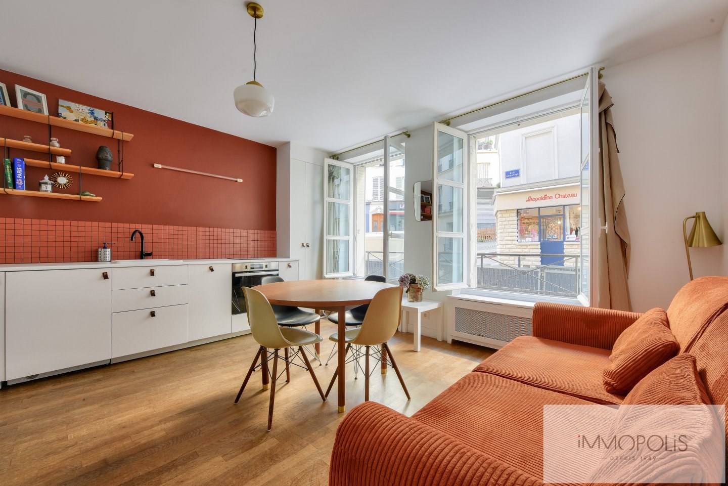 Appartement entièrement rénové par architecte en plein coeur des Abbesses. 3