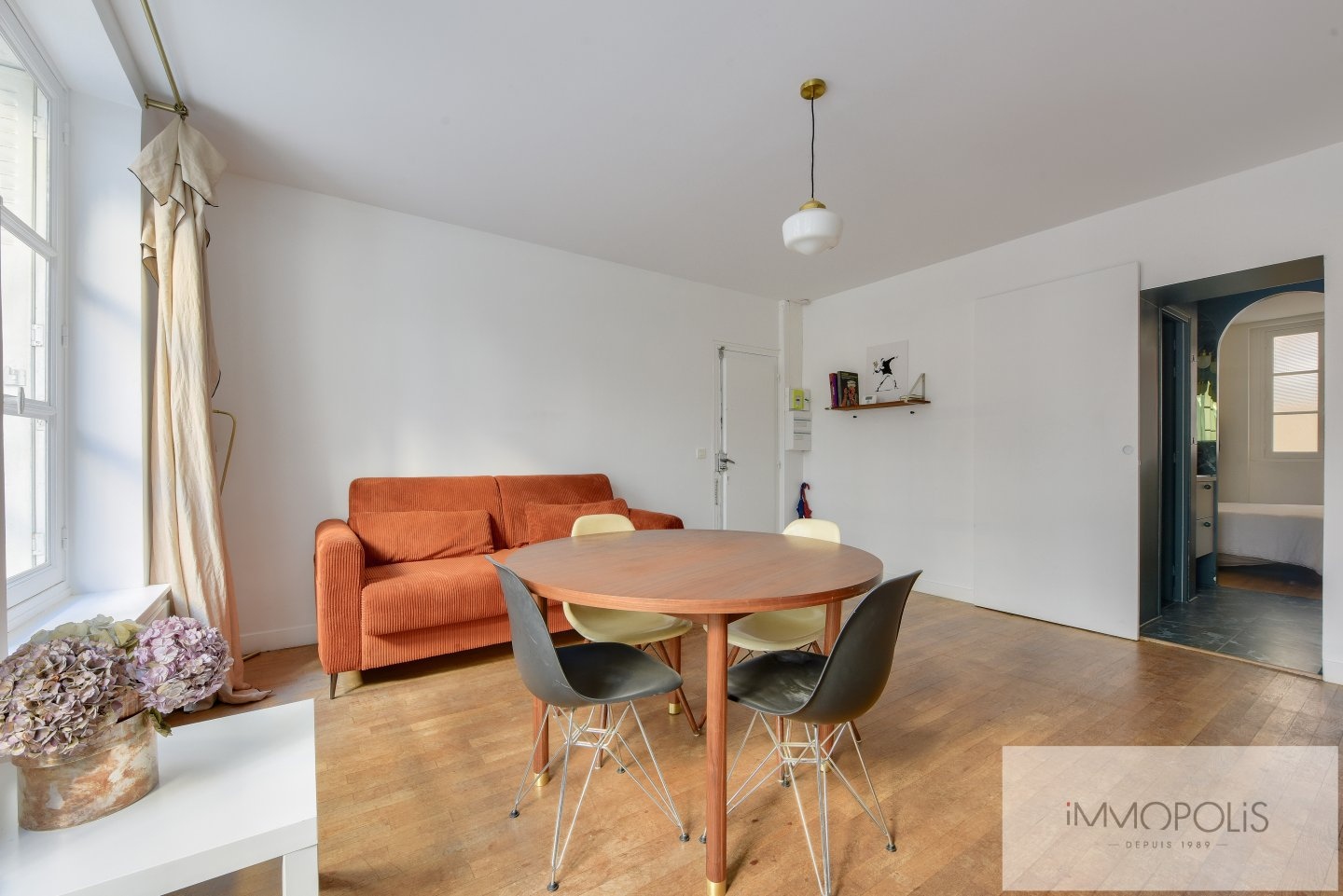 Appartement entièrement rénové par architecte en plein coeur des Abbesses. 9