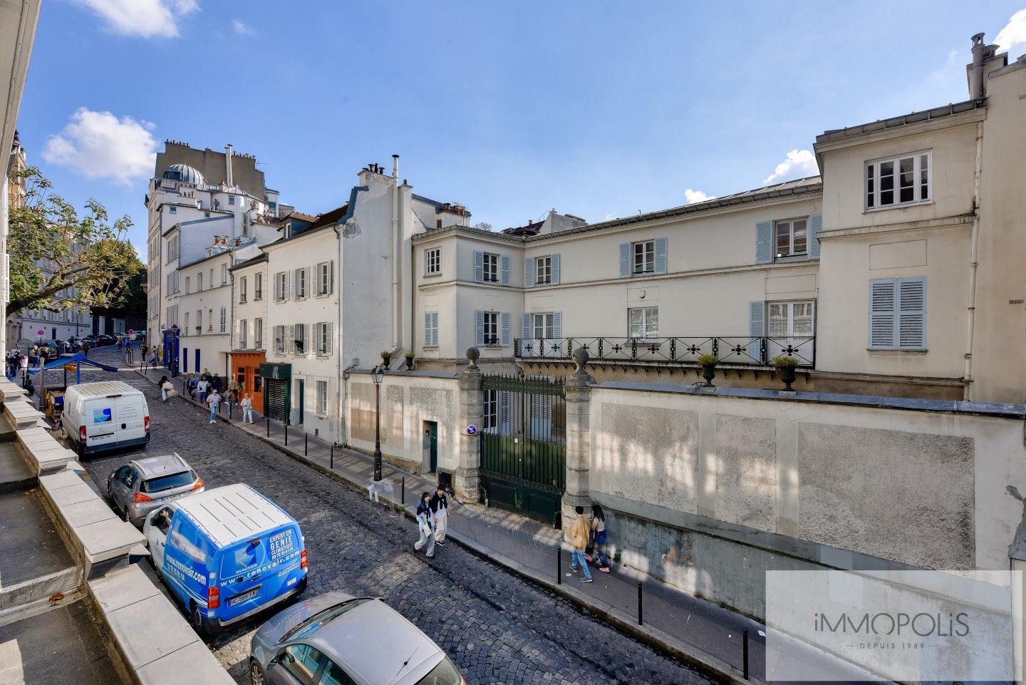 VENDU OCCUPE – Résidence privée du Moulin de la Galette à Montmartre. 4