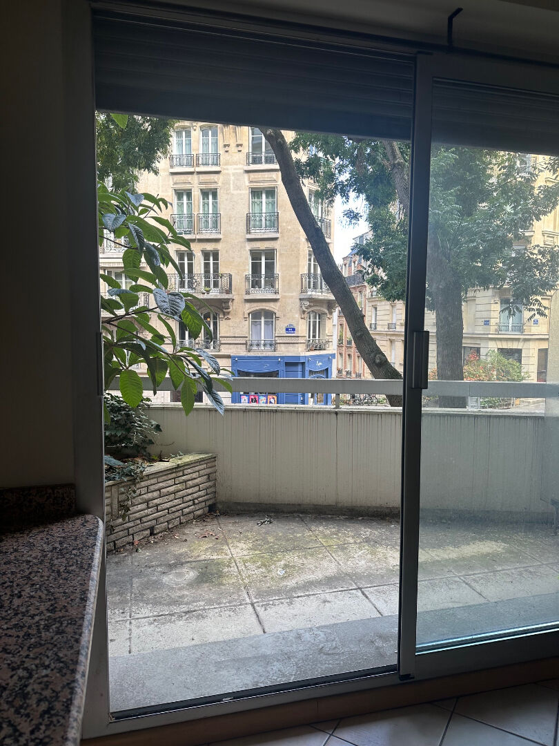 Studio tout confort Terrasse Francoeur / rue des Saules vue dégagée ! 2 Studio tout confort Terrasse Francoeur / rue des Saules vue dégagée ! 2