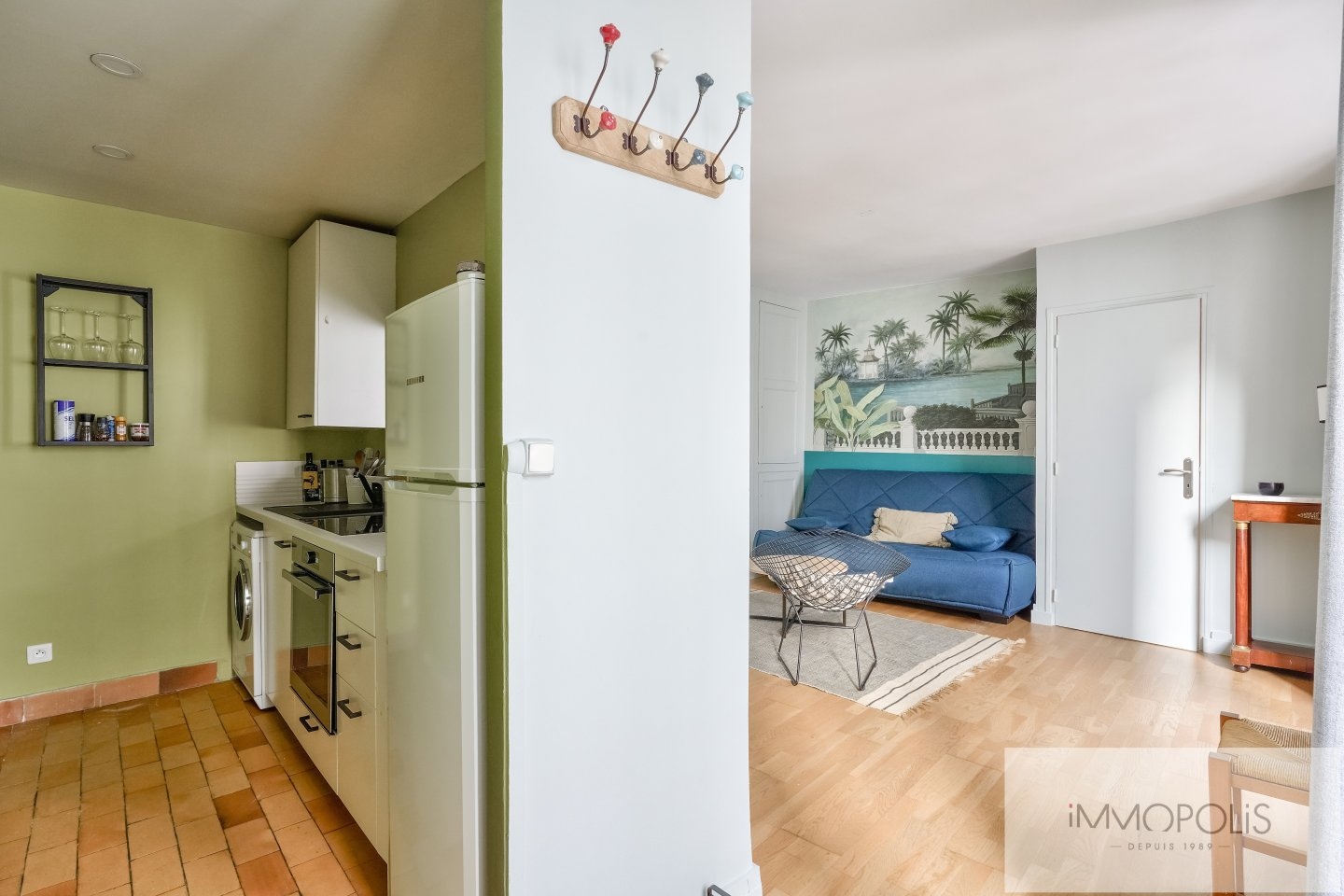 Rue Lepic vue sur le Moulin de la Galette. 12