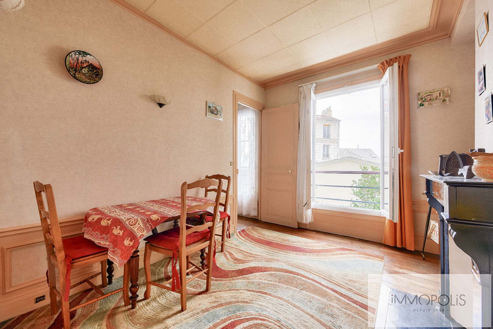 Abbesses – Place Émile Goudeau : 3 pièces à rénover avec vue Tour Eiffel 2