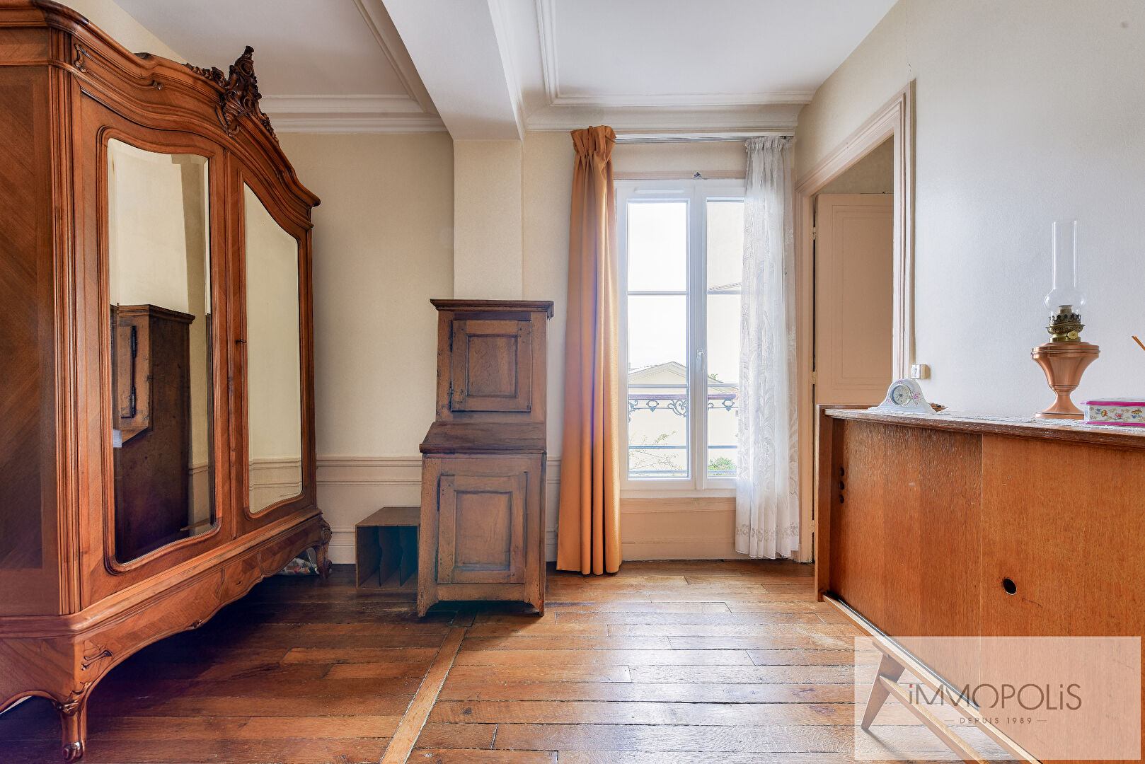 Abbesses – Place Émile Goudeau : 3 pièces à rénover avec vue Tour Eiffel 5