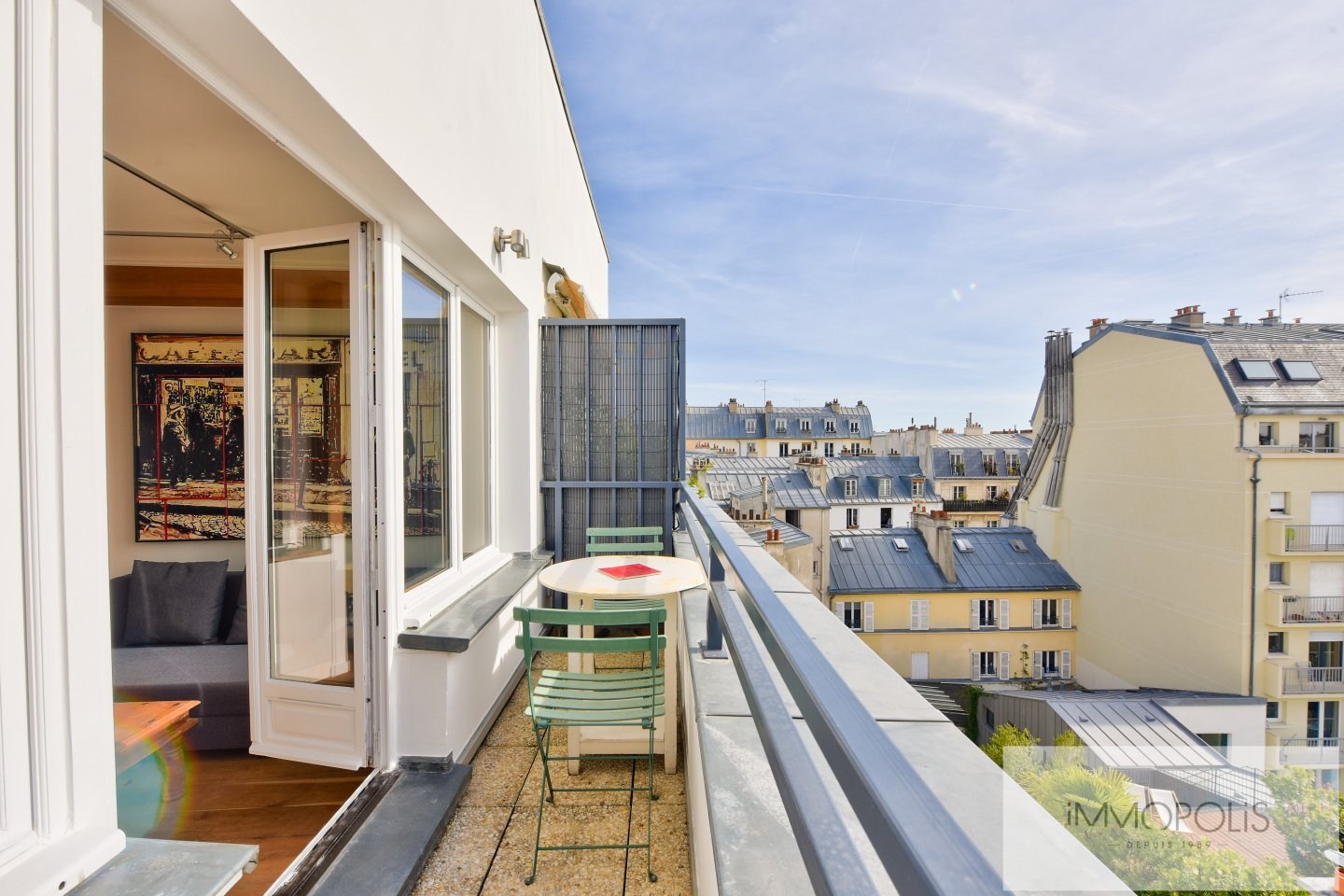 Cité Germain Pilon – Vue dégagée sur tout Paris et la Tour Eiffel – Balcon. 1 Cité Germain Pilon – Vue dégagée sur tout Paris et la Tour Eiffel – Balcon. 1