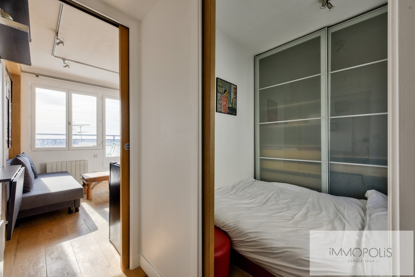 Cité Germain Pilon – Vue dégagée sur tout Paris et la Tour Eiffel – Balcon. 10 Cité Germain Pilon – Vue dégagée sur tout Paris et la Tour Eiffel – Balcon. 10