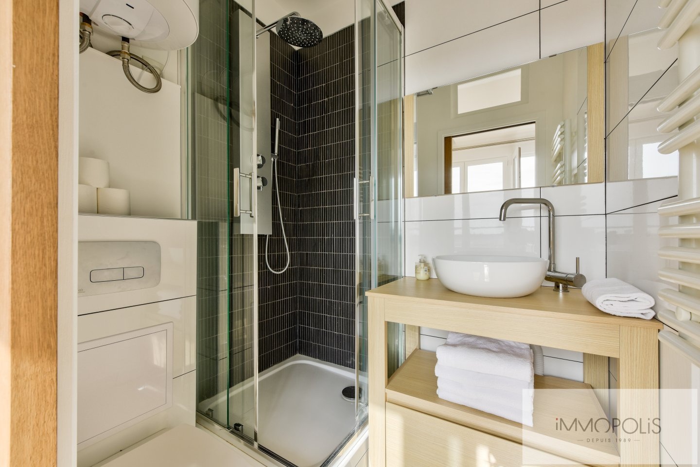 Cité Germain Pilon – Vue dégagée sur tout Paris et la Tour Eiffel – Balcon. 13 Cité Germain Pilon – Vue dégagée sur tout Paris et la Tour Eiffel – Balcon. 13