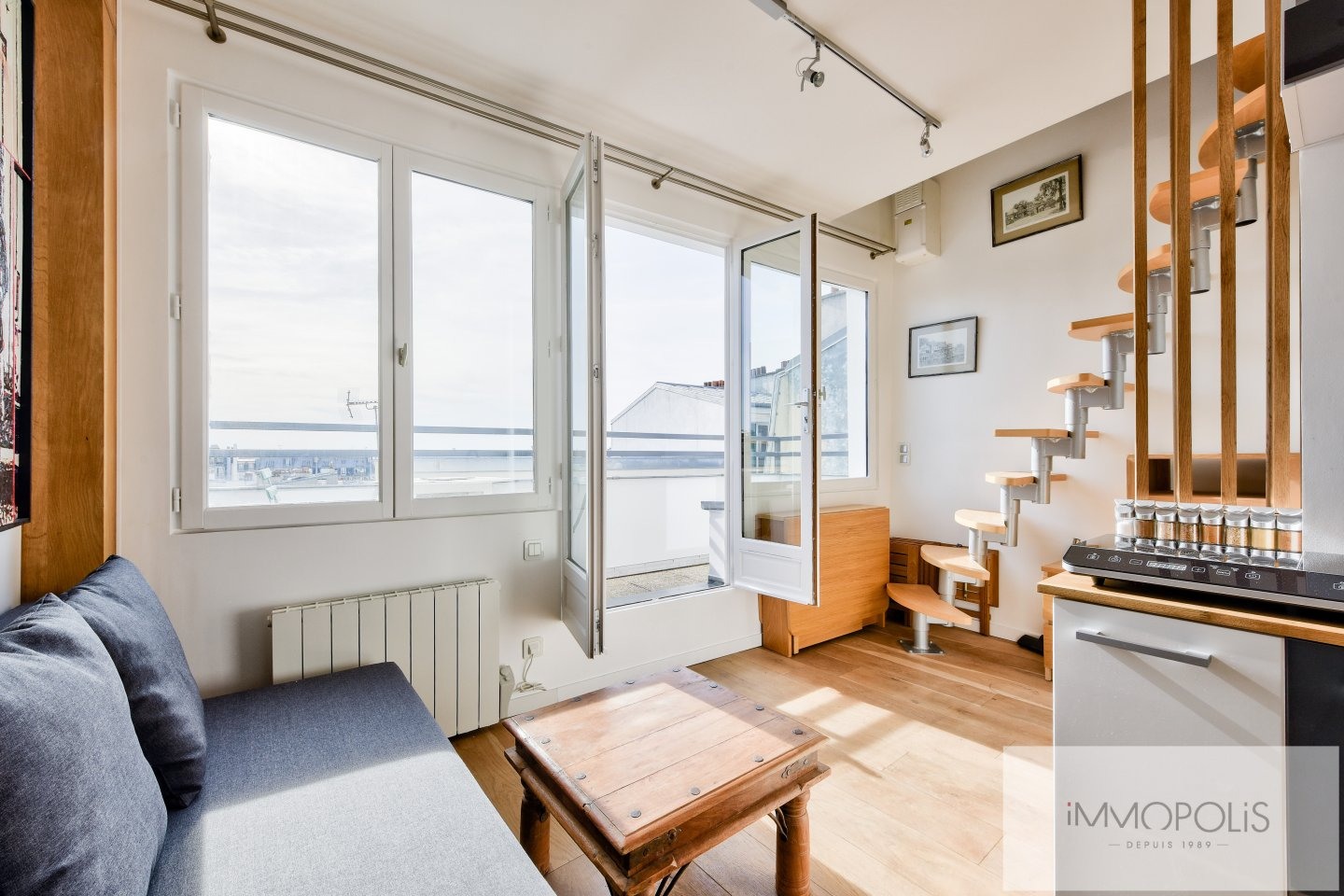 Cité Germain Pilon – Vue dégagée sur tout Paris et la Tour Eiffel – Balcon. 4 Cité Germain Pilon – Vue dégagée sur tout Paris et la Tour Eiffel – Balcon. 4