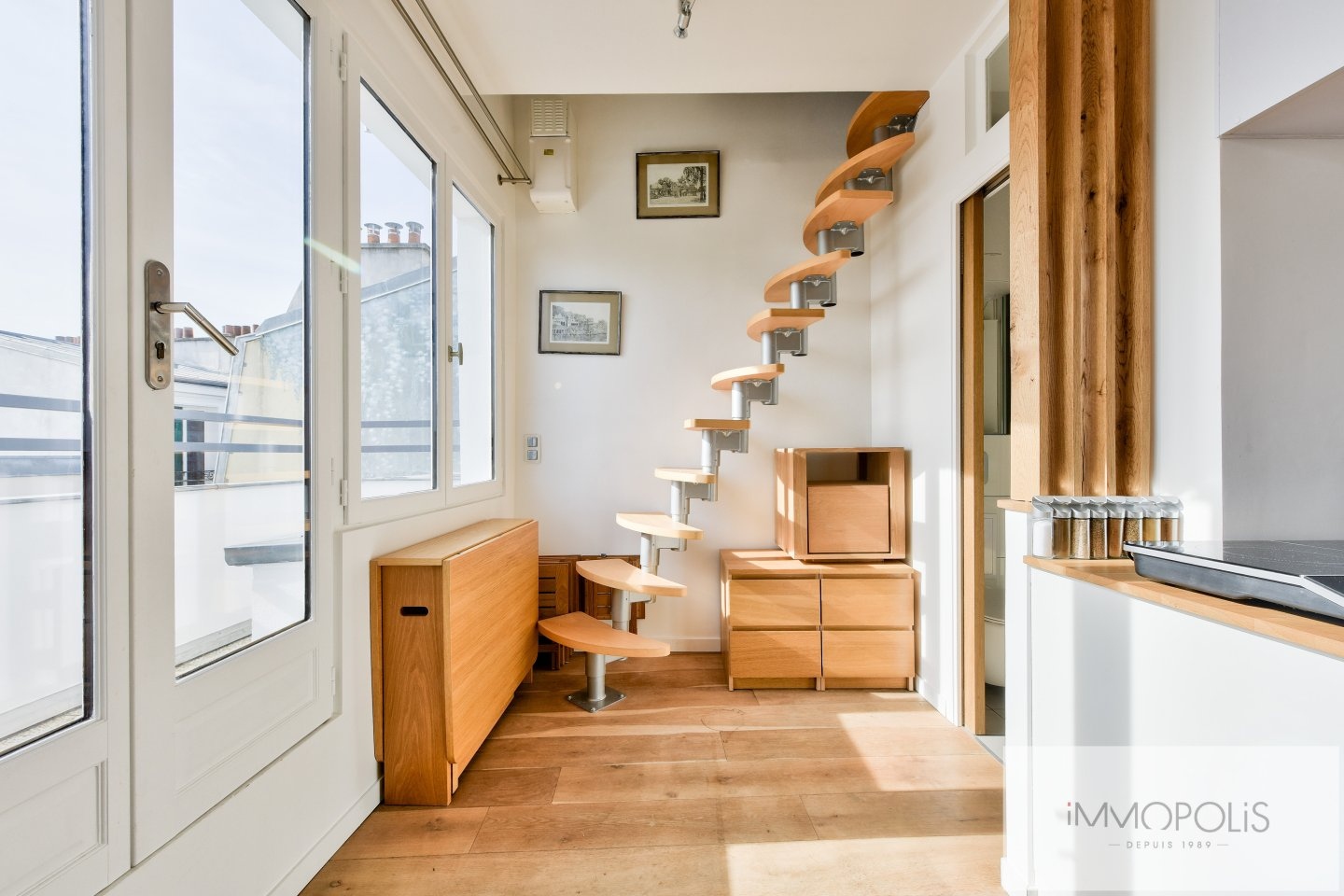 Cité Germain Pilon – Vue dégagée sur tout Paris et la Tour Eiffel – Balcon. 6 Cité Germain Pilon – Vue dégagée sur tout Paris et la Tour Eiffel – Balcon. 6