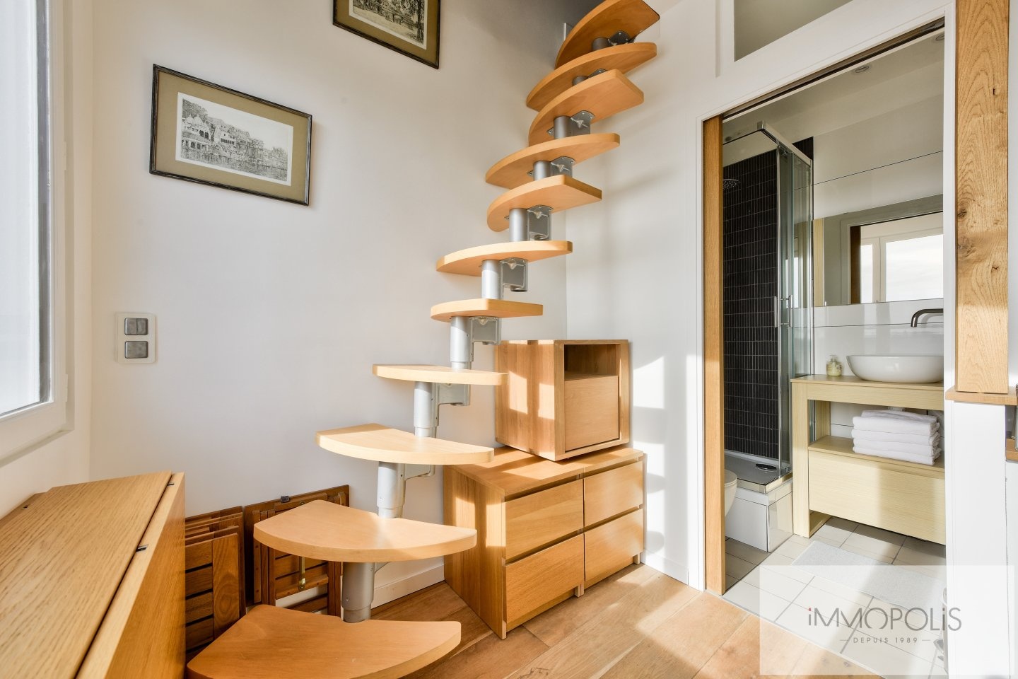 Cité Germain Pilon – Vue dégagée sur tout Paris et la Tour Eiffel – Balcon. 9 Cité Germain Pilon – Vue dégagée sur tout Paris et la Tour Eiffel – Balcon. 9