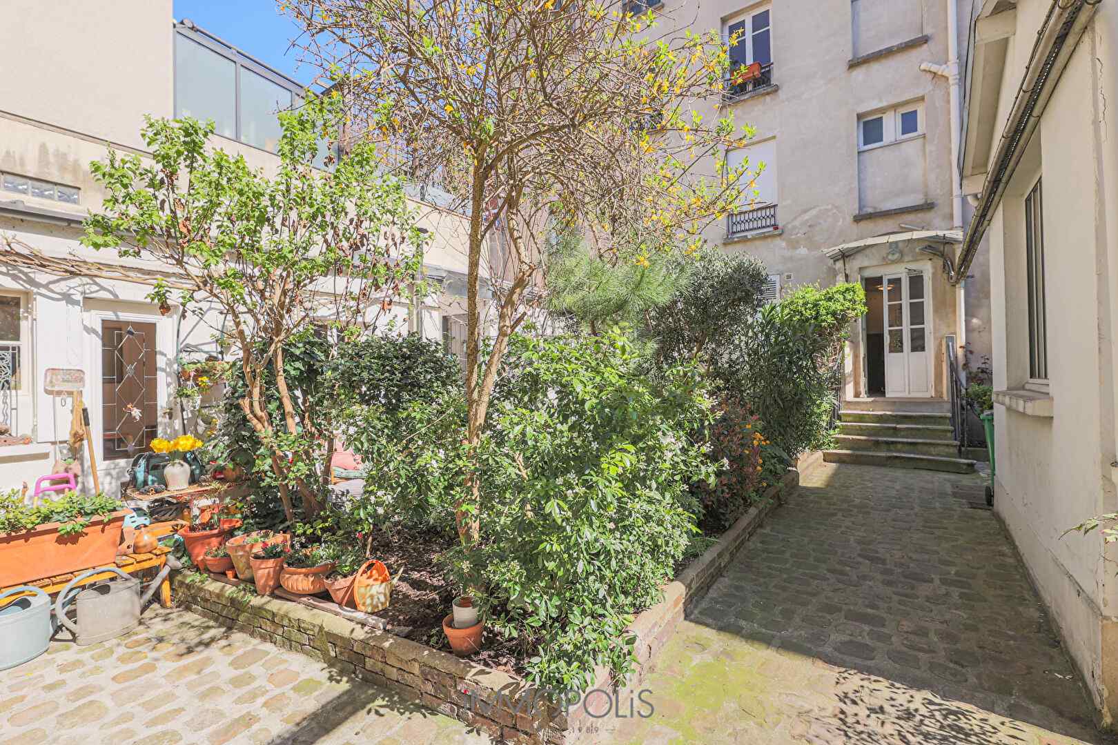 Petit trois pièces de 39 m² Lamarck – Caulaincourt 1 Petit trois pièces de 39 m² Lamarck – Caulaincourt 1