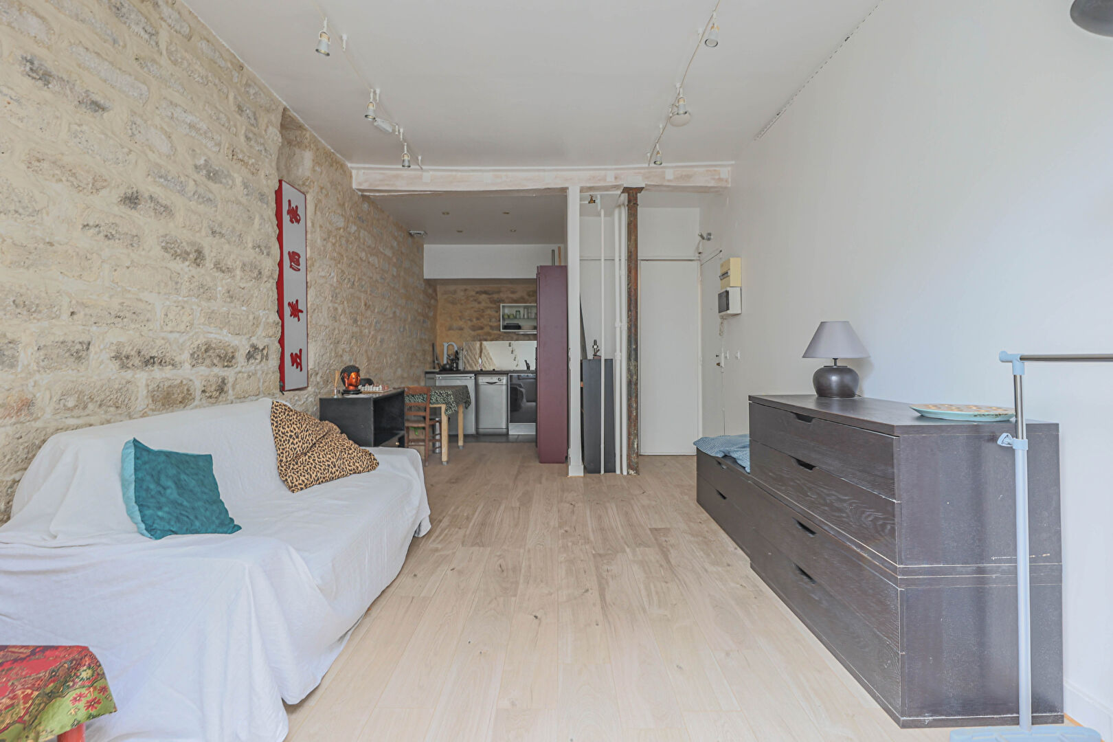 Studio 24 m2 en plein coeur des Abbesses, excellent DPE D ! 4 Studio 24 m2 en plein coeur des Abbesses, excellent DPE D ! 4