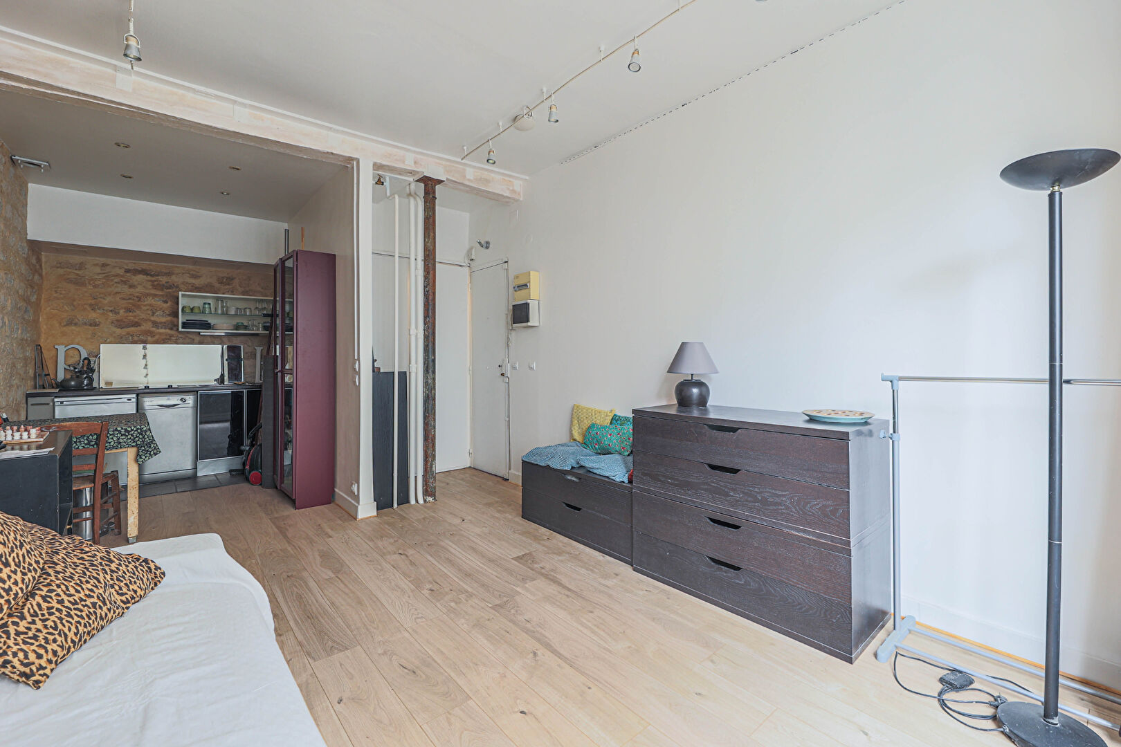 Studio 24 m2 en plein coeur des Abbesses, excellent DPE D ! 5 Studio 24 m2 en plein coeur des Abbesses, excellent DPE D ! 5