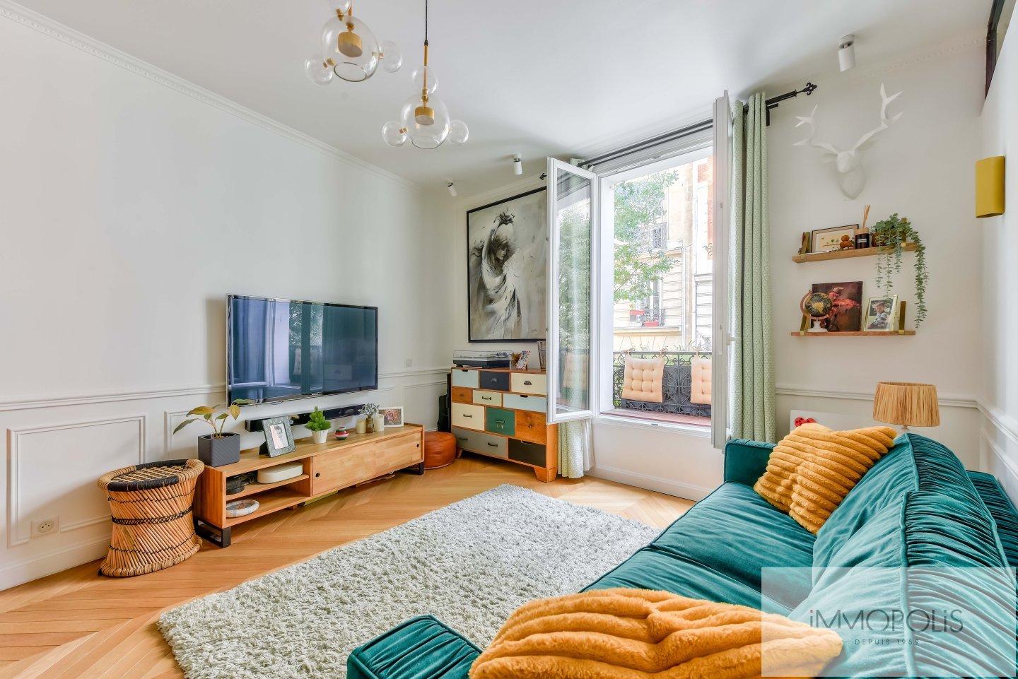 Turnkey 3-room apartment on rue Lamarck! 3