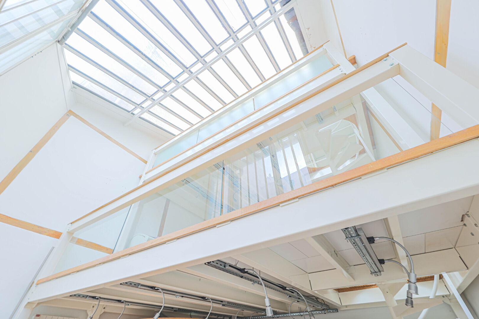 Atelier de sculpture plein de charme, avec verrières et grands volumes, au pied de Montmartre 3
