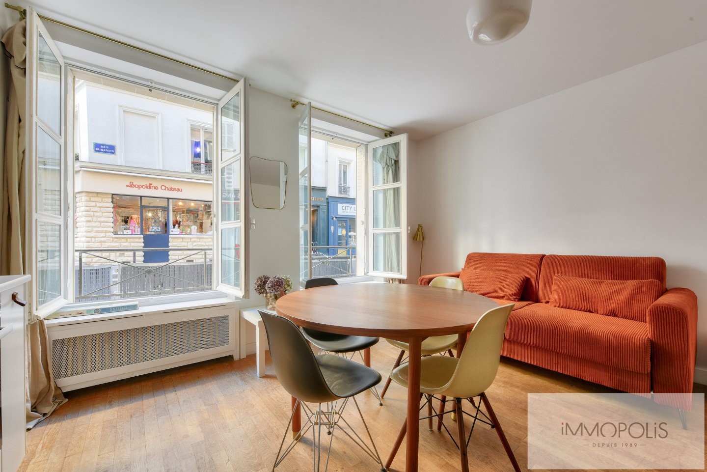 Appartement entièrement rénové par architecte en plein coeur des Abbesses. 8